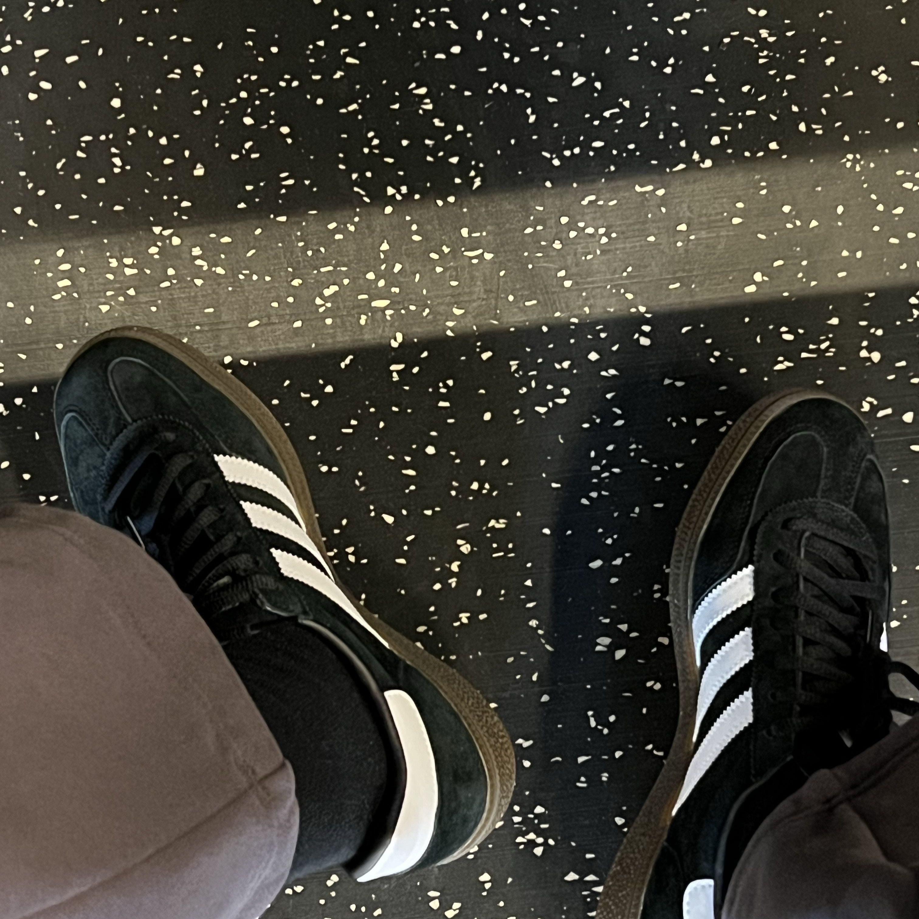 Adidas Spezial Handball Core Black 착용 스타일 - 2