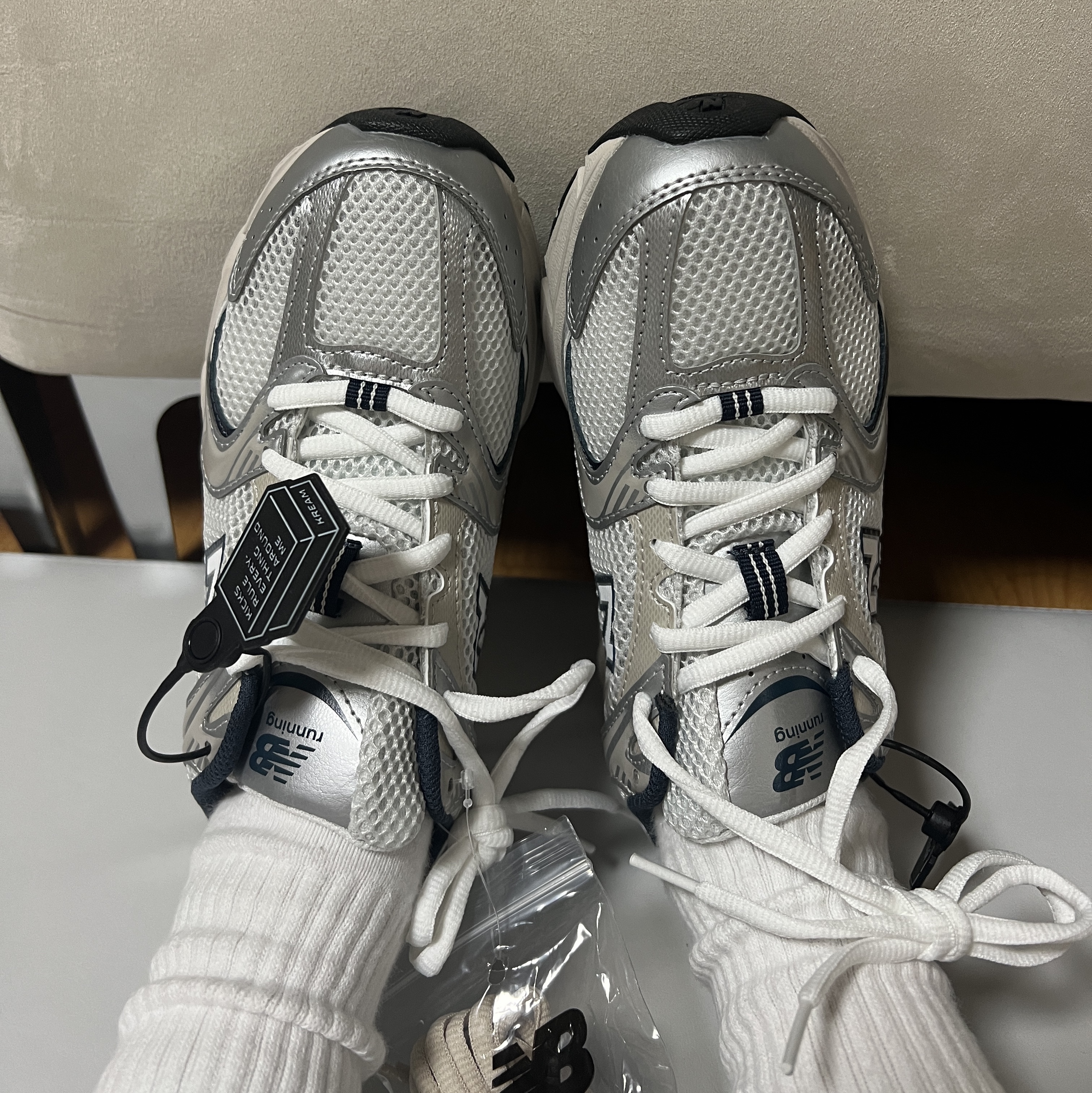 New Balance 530 Steel Grey 착용 스타일