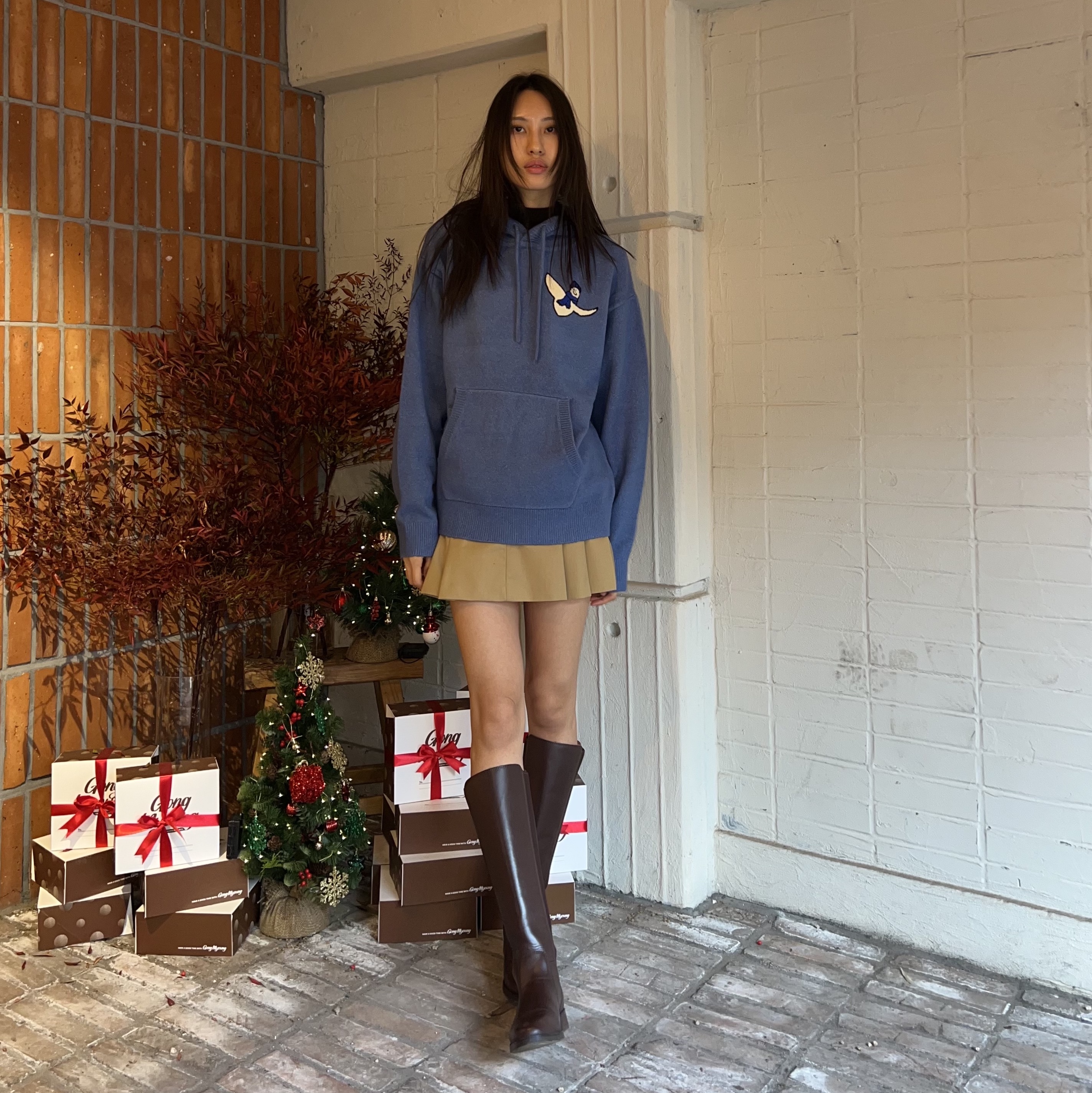 (W) Lacoste Golf Mid-Length Pleats Skirt Beige, Porta Women Suede Stitch Western Long Boots Brown 착용 스타일 - 2