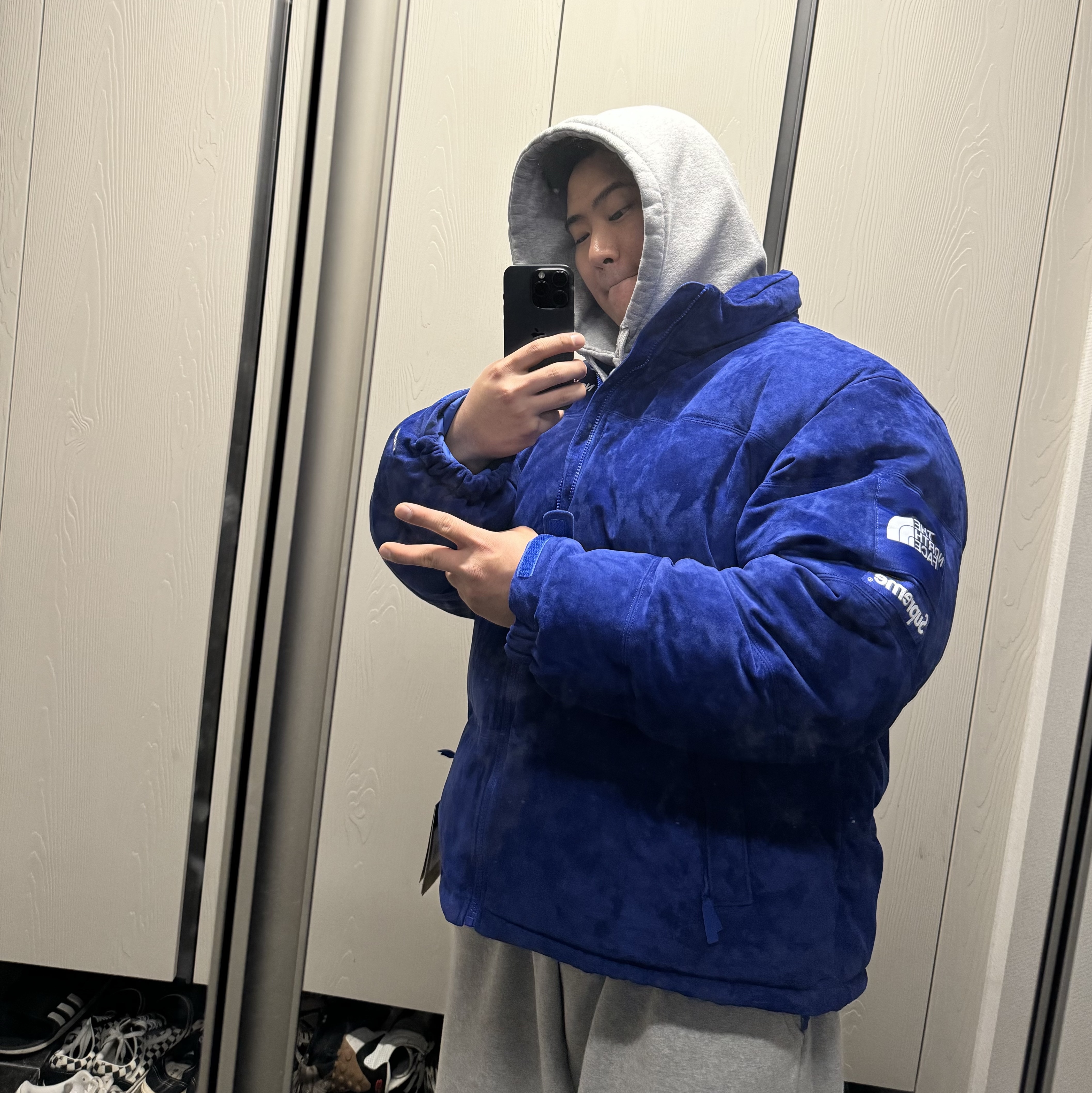 Supreme x The North Face Suede Nuptse Jacket Blue - 23FW 착용 스타일 - 2