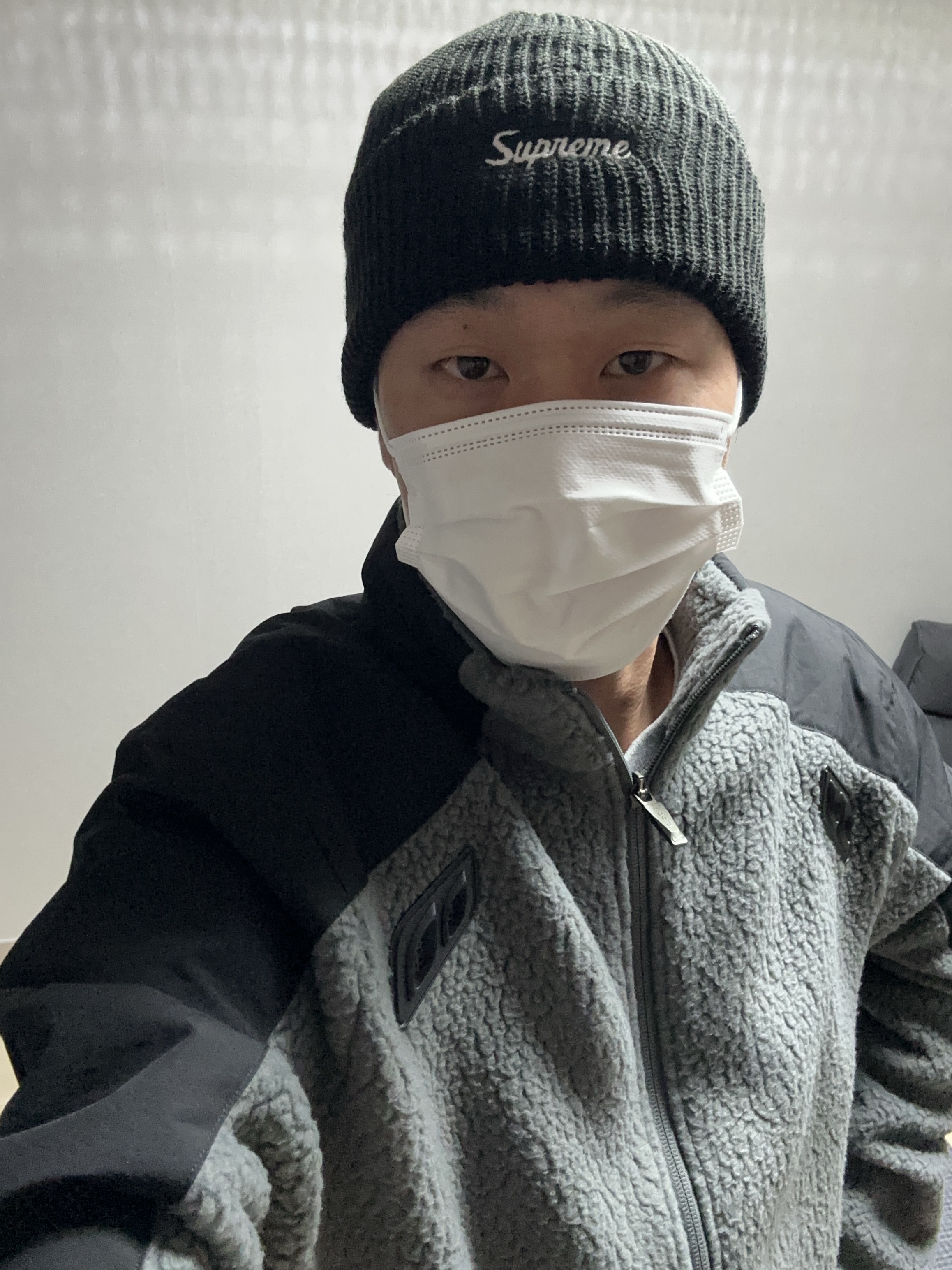 Supreme Loose Gauge Beanie Black, Nike x Drake Nocta 8K Peaks Track Jacket Iron Grey (DV3635-068) 착용 스타일