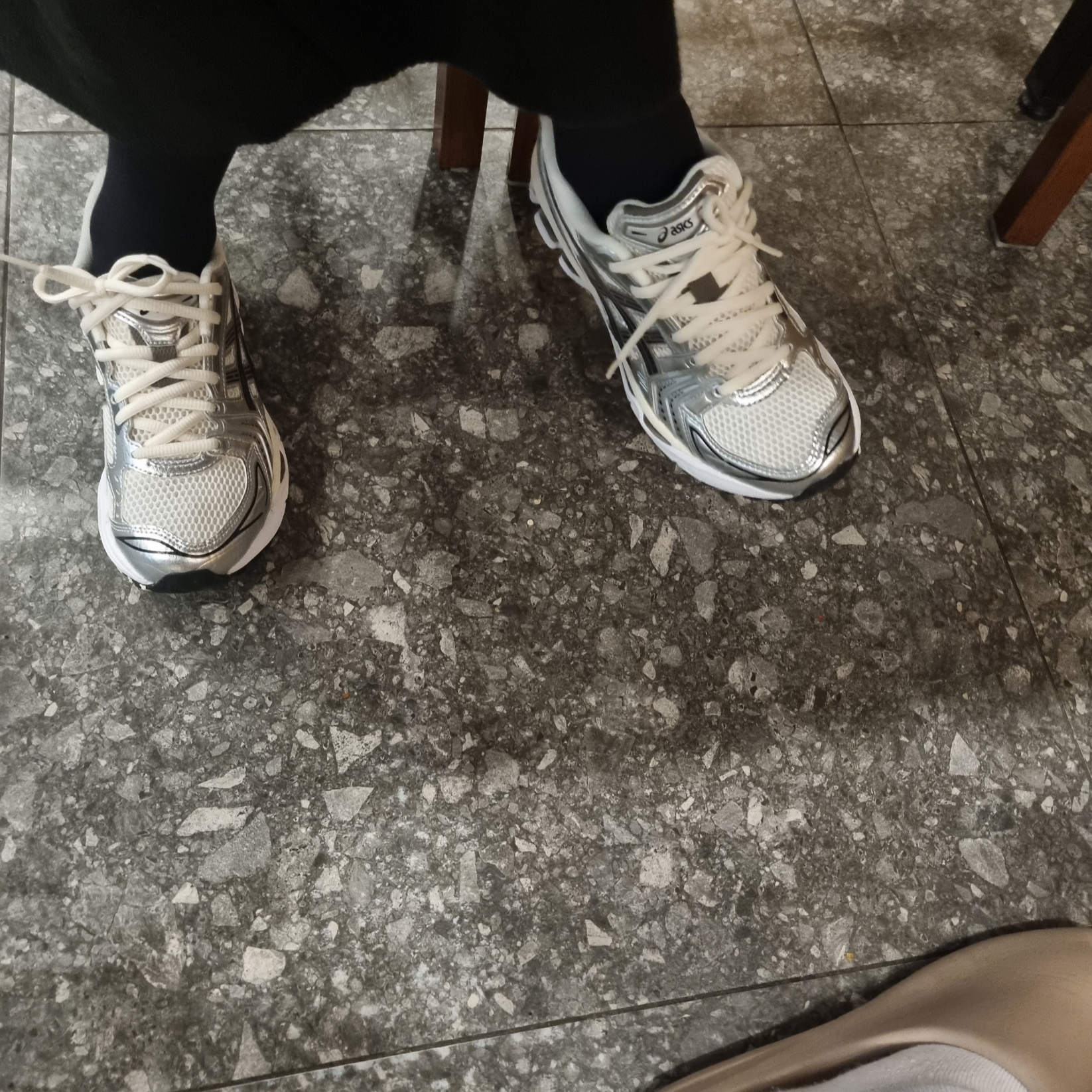 Asics Gel-Kayano 14 Cream Black 착용 스타일