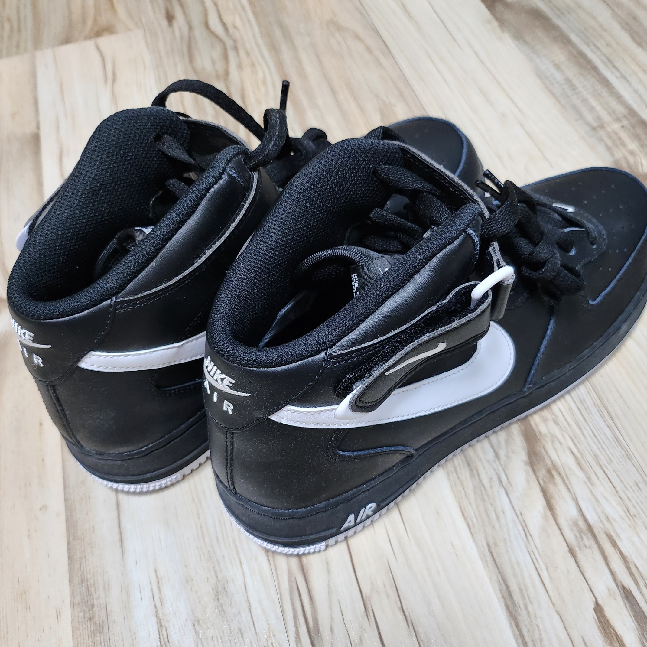 Nike Air Force 1 Mid '07 Black White 착용 스타일 - 3
