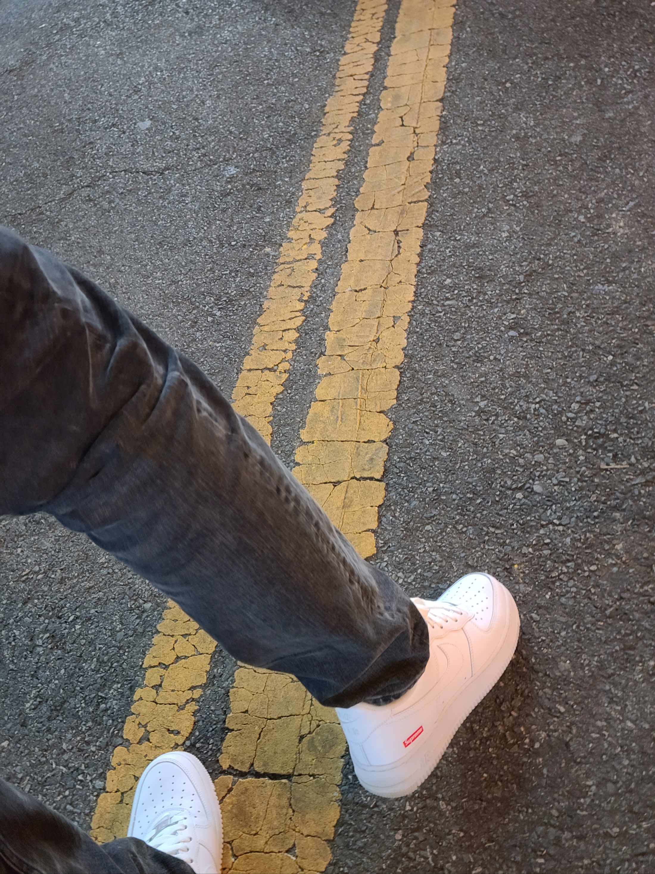 Nike x Supreme Air Force 1 Low White 착용 스타일
