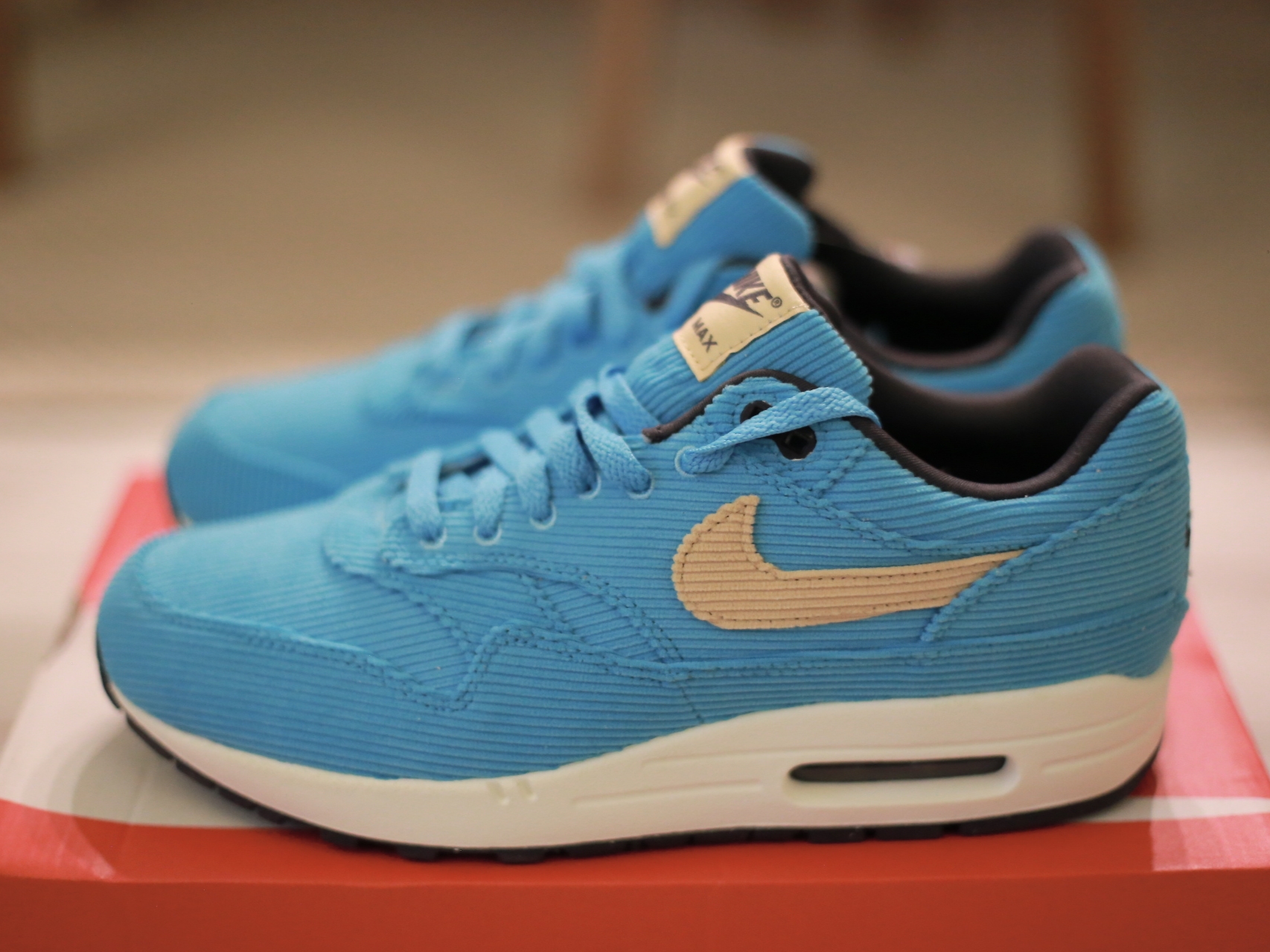 Nike Air Max 1 Premium Corduroy 착용 스타일 - 1