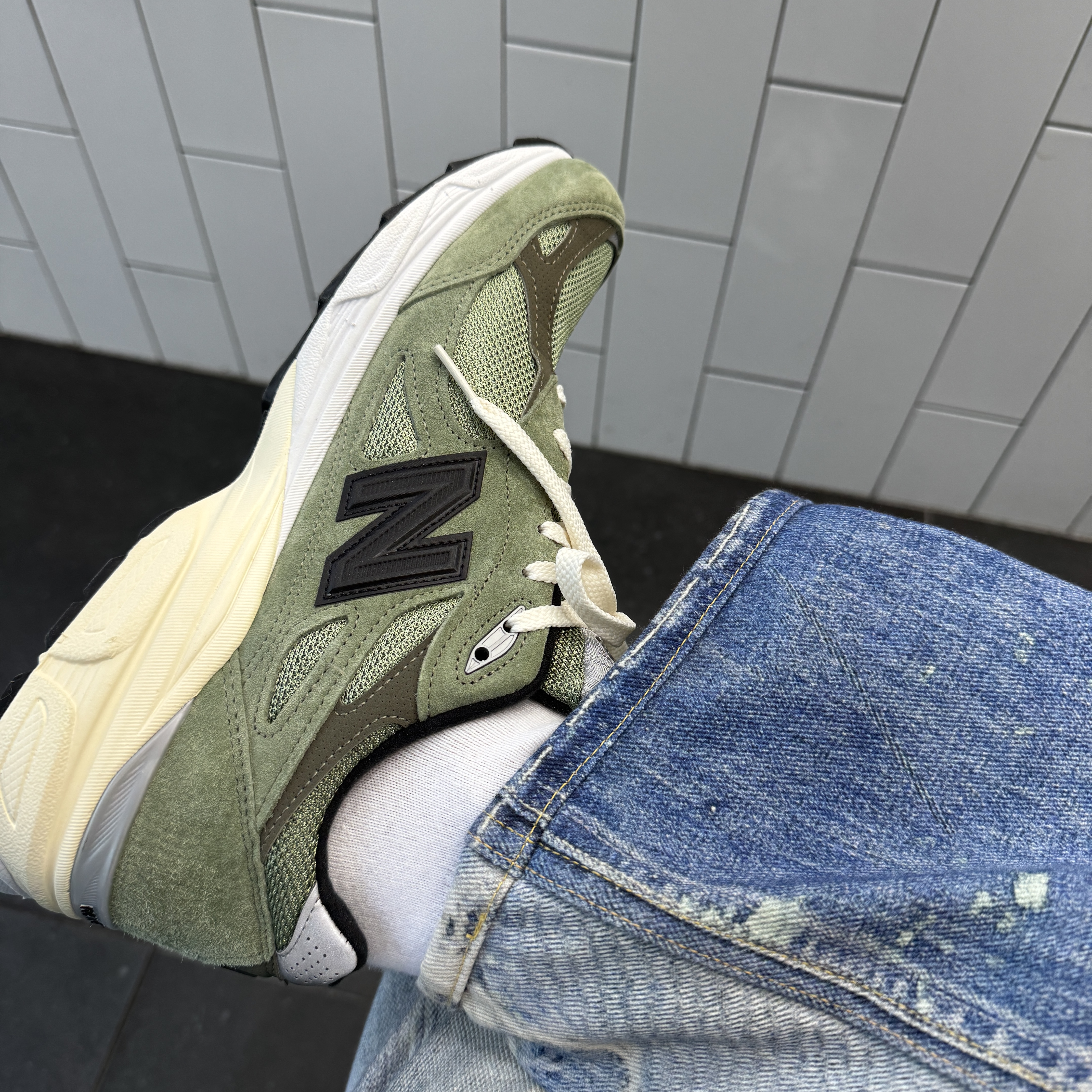 New Balance x JJJJound 990v3 Olive 착용 스타일