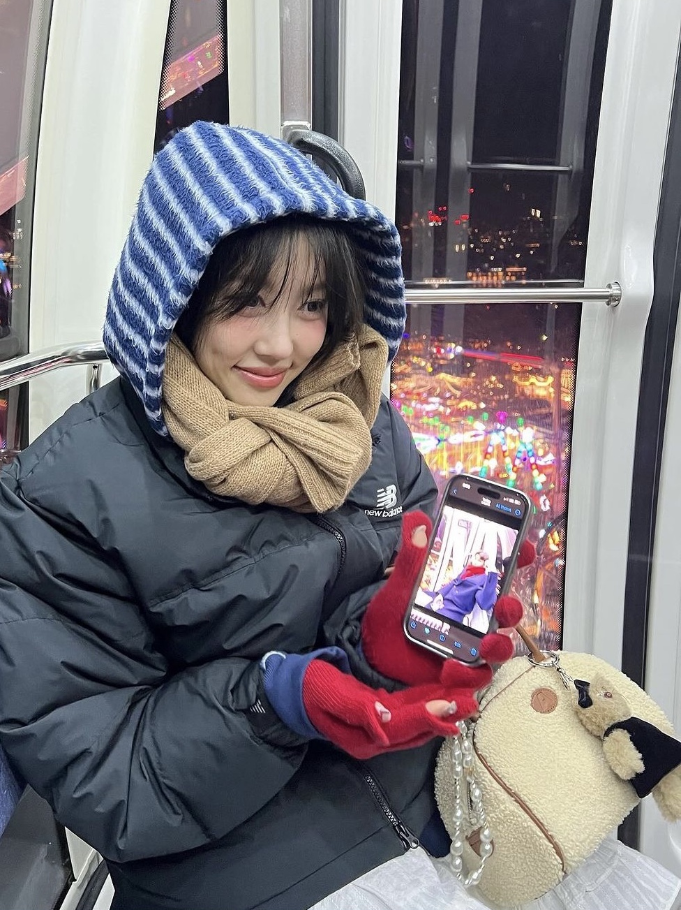 Monamhee x Amore Mall Rudolhee Phone Strap 착용 스타일