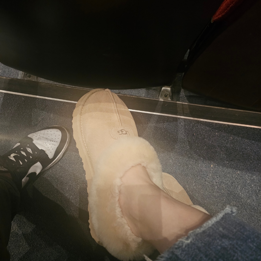 (W) UGG Tazzette Slipper Sand, Nike Dunk Low Retro Black 착용 스타일