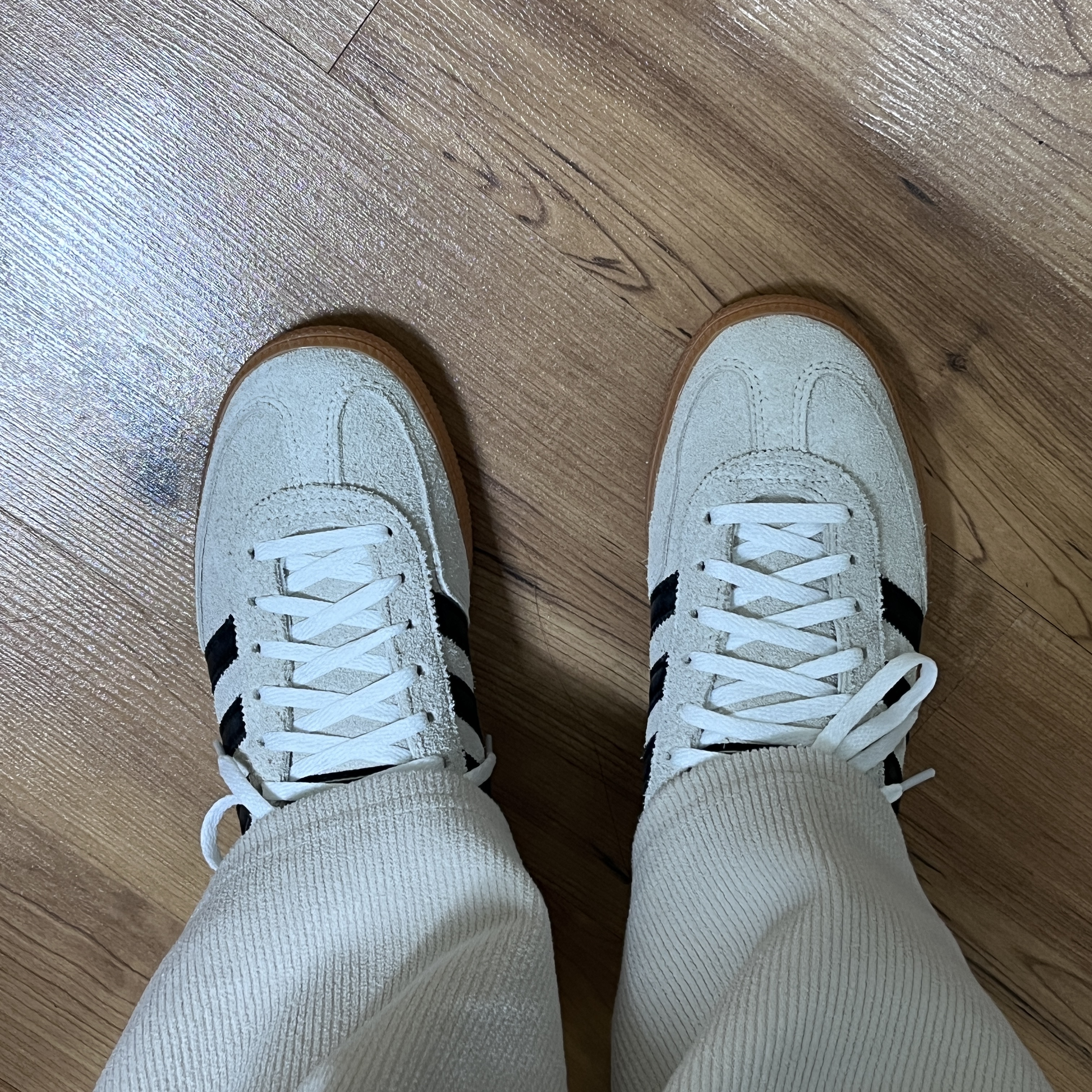 (W) 아디다스 스페지알 핸드볼 알루미늄 코어 블랙 착용 스타일 - 2