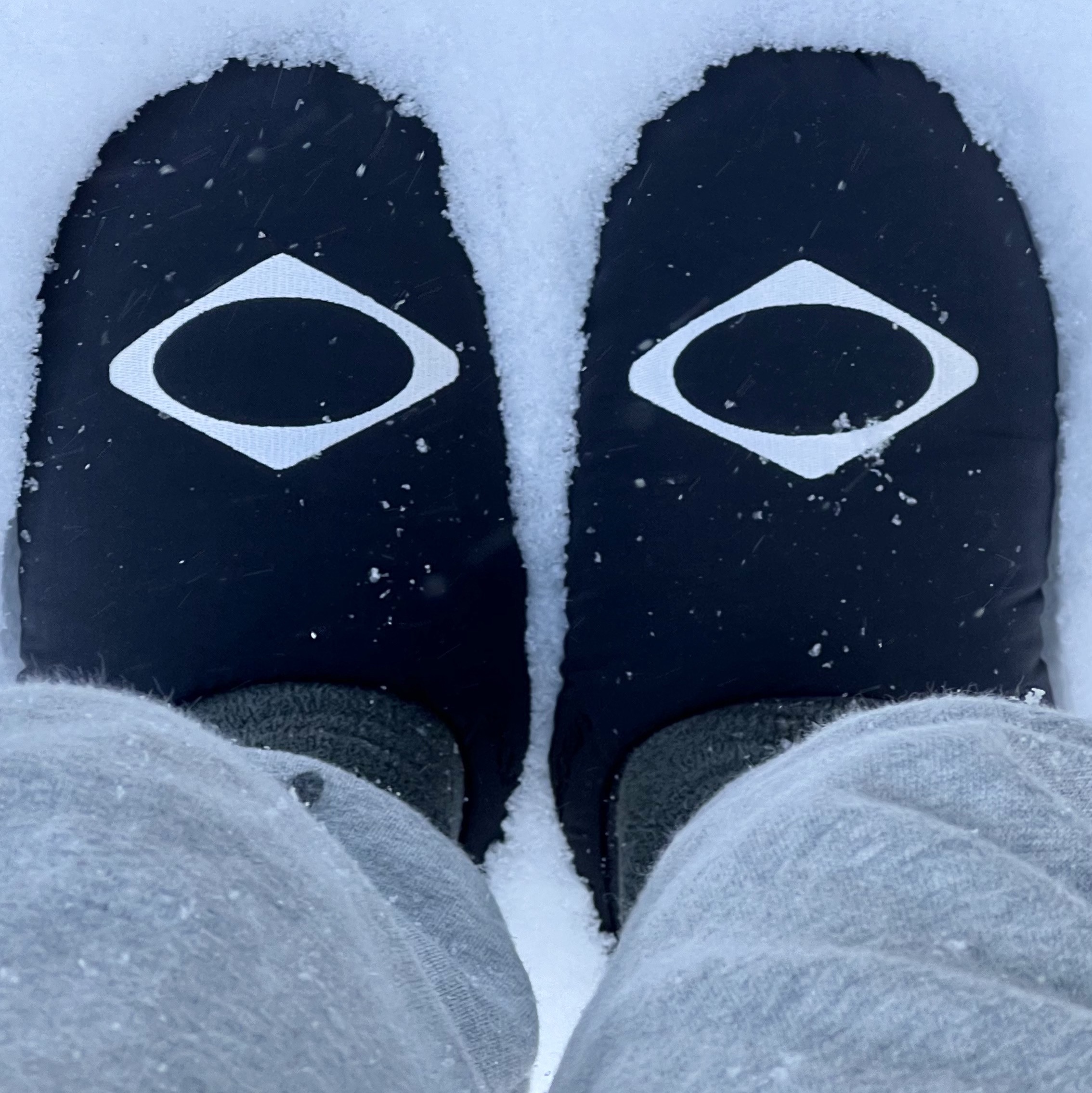 Mischief x Subu Puffer Slipper Black 착용 스타일