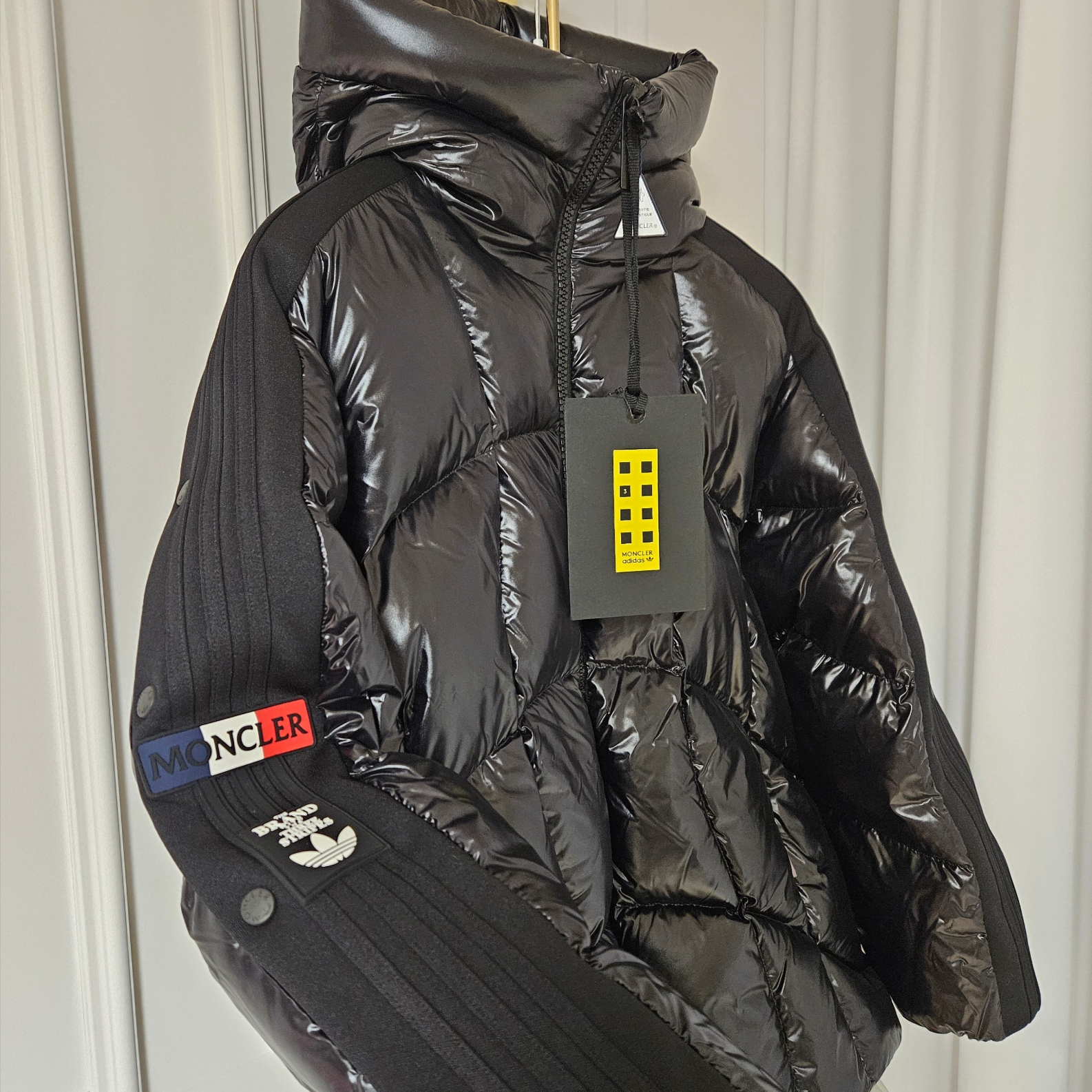 Moncler x Adidas Beiser Short Down Jacket Black - 23FW 착용 스타일 - 2