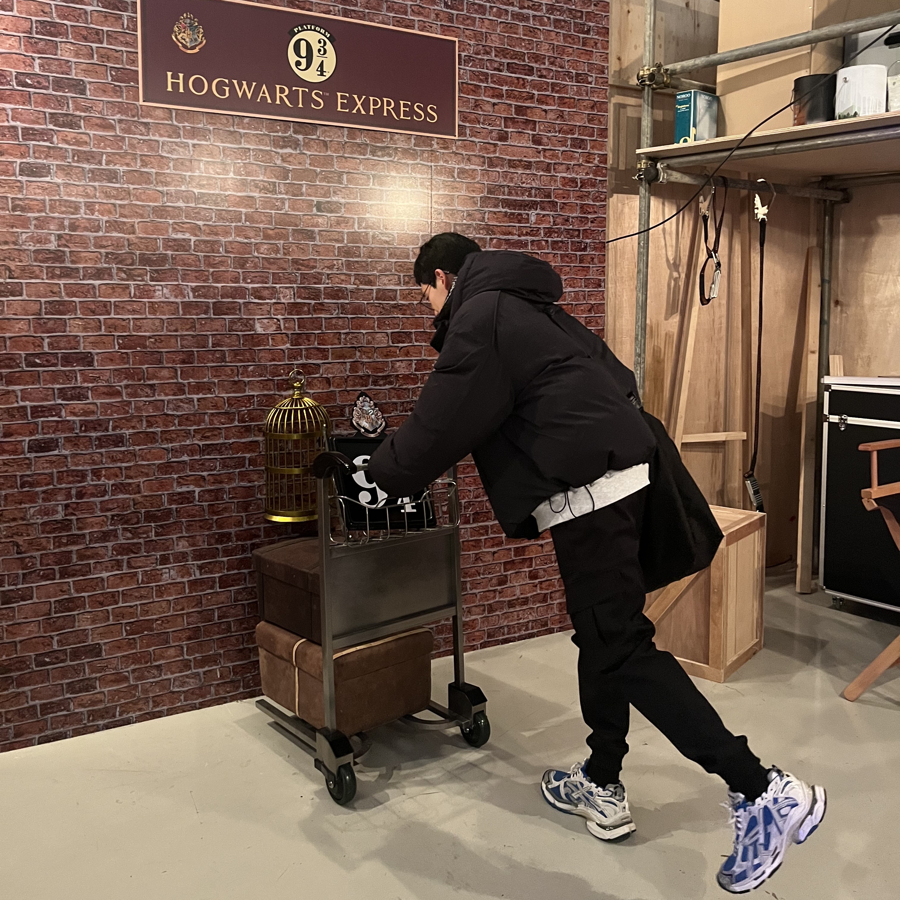 Juun.J Short Down Hoodie Jumper Black - 22FW, Balenciaga Runner Sneakers Blue White 착용 스타일 - 2