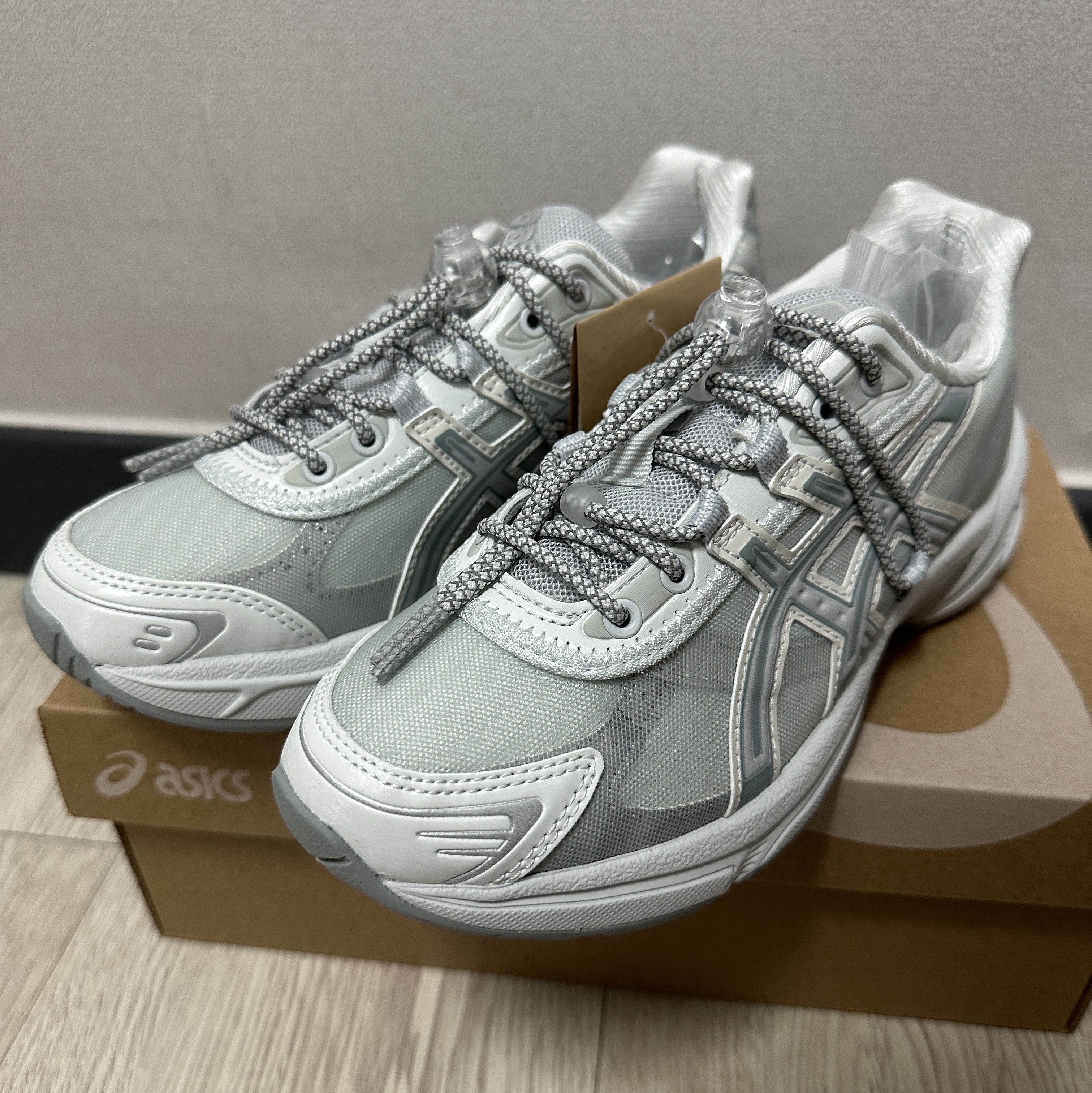 Asics x Atmos x Ojos Gel-1130 RE Glacier Grey Pure Silver 착용 스타일