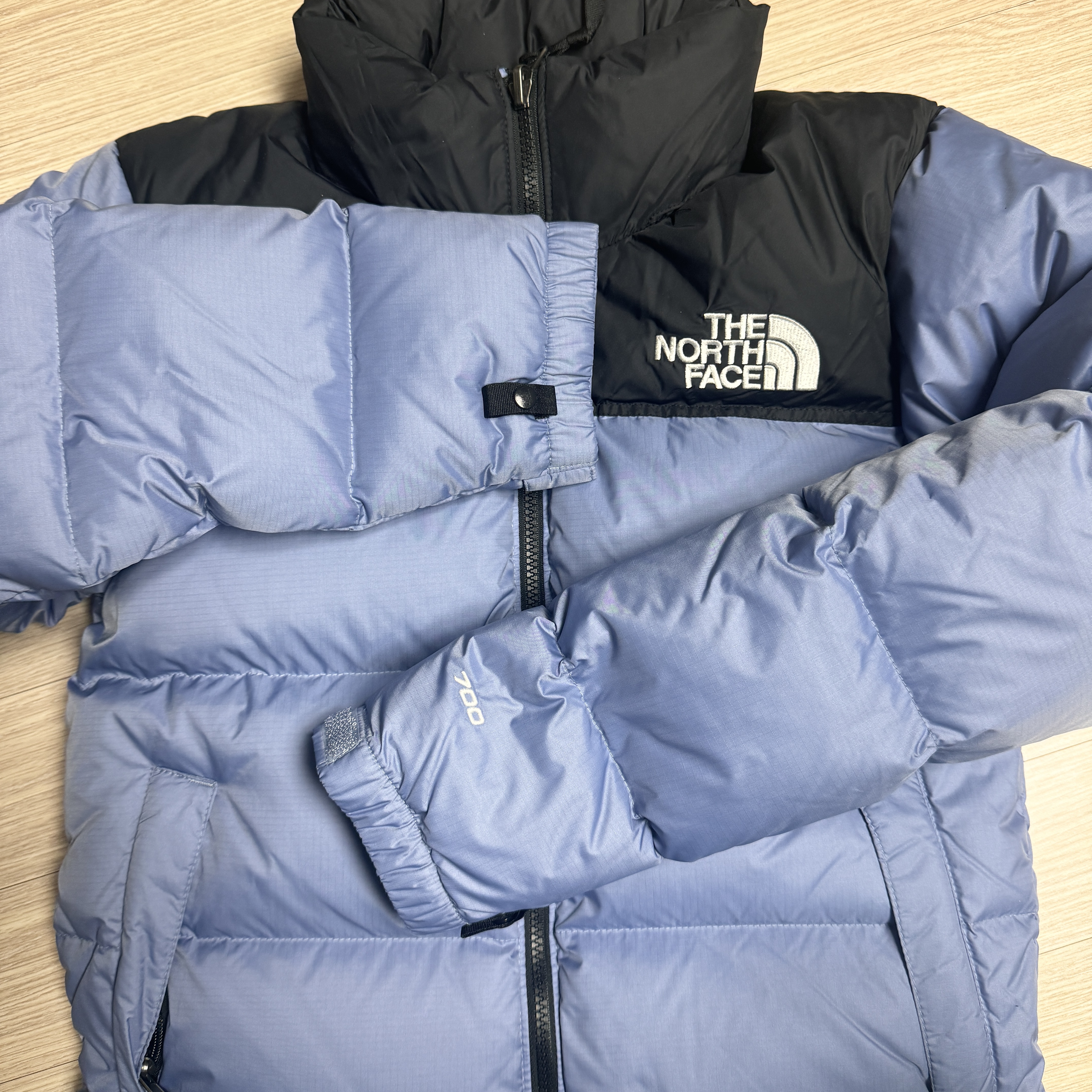 (W) The North Face 1996 Retro Nuptse Jacket Folk Blue 착용 스타일 - 1