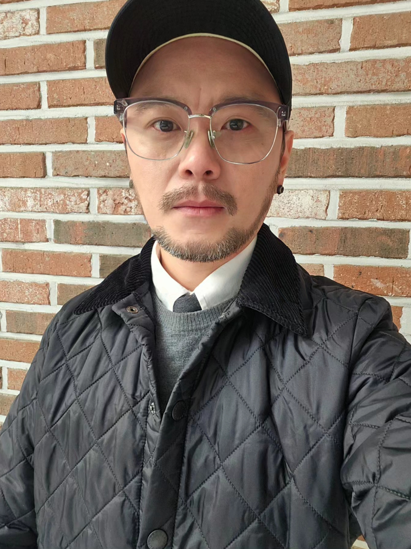 Barbour Heritage Liddesdale Quilted Jacket Black, Thom Browne Fine Merino Wool Stitch 4-Bar Classic Crewneck Pullover Knit Medium Grey 착용 스타일 - 2