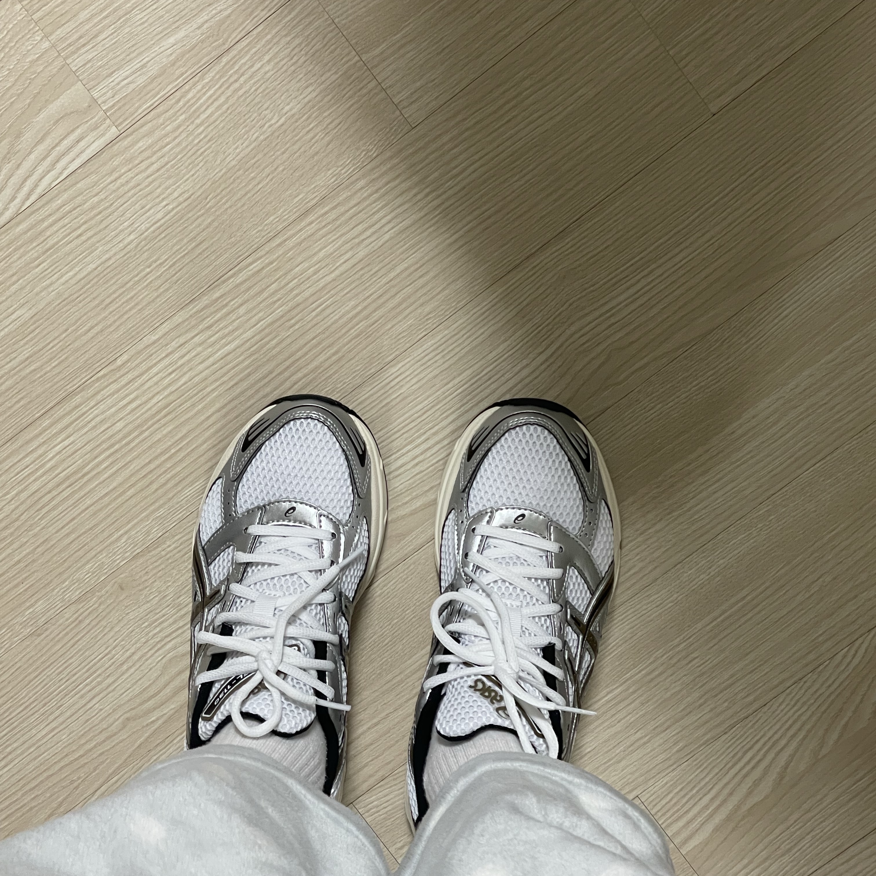 Asics Gel-1130 White Clay Canyon 착용 스타일