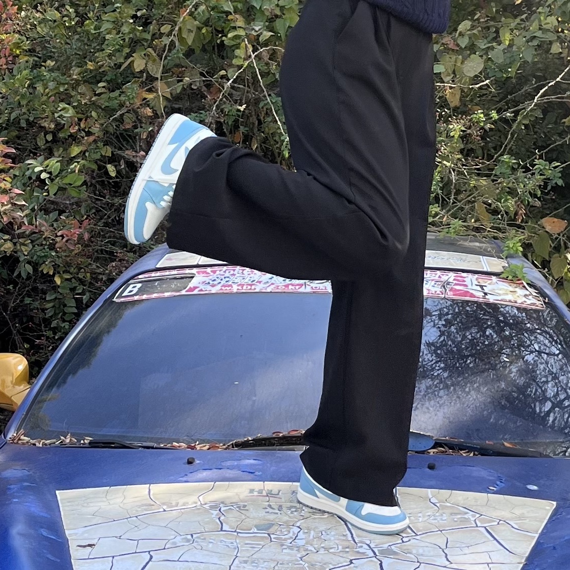 (W) Jordan 1 Mid Sail and Worn Blue 착용 스타일