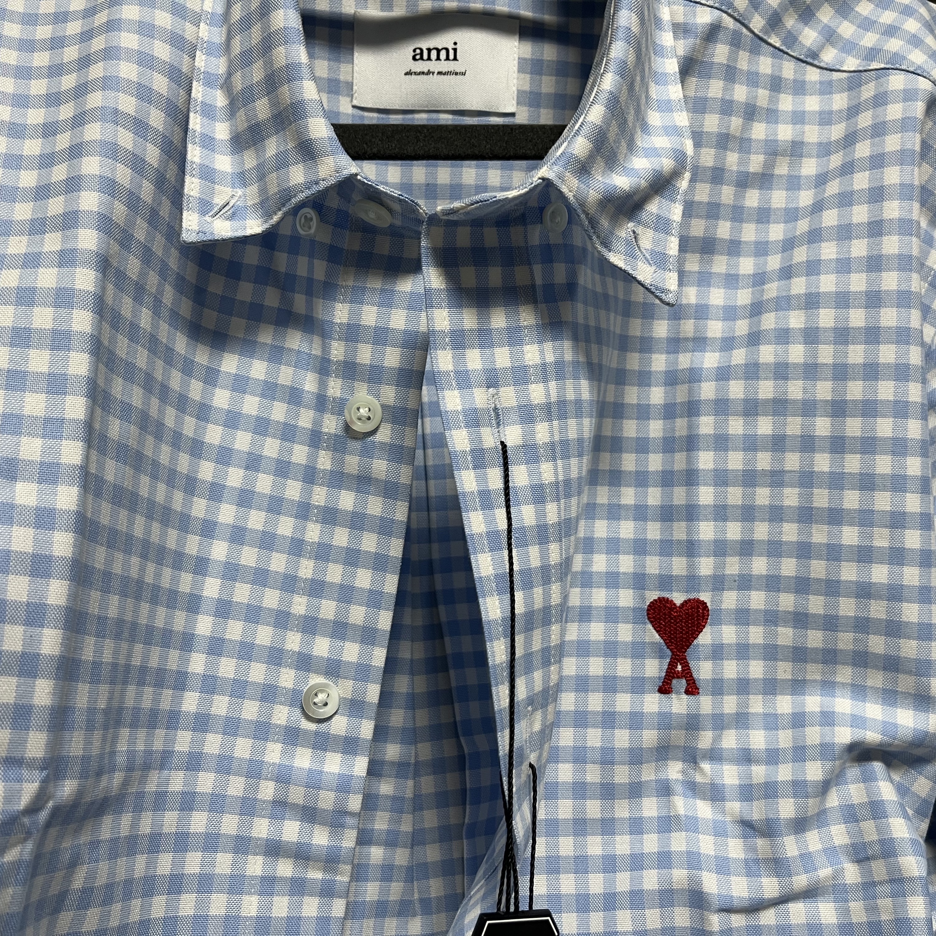 AMI de Coeur Gingham Button Down Shirt Sky Blue Natural White 착용 스타일