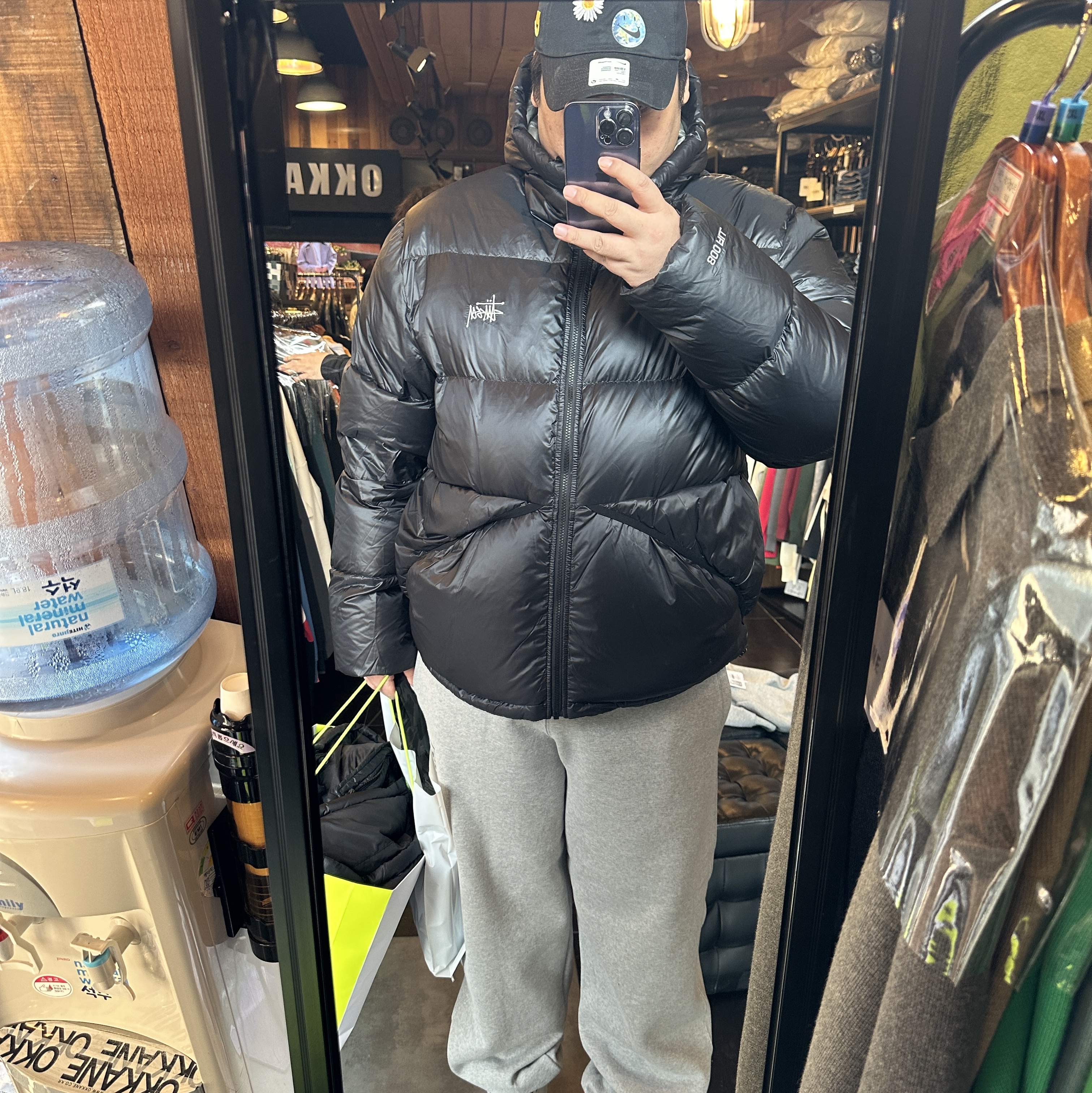 Stussy Down Parka Micro Ripstop Phantom Black, Nike x Stussy NRG Fleece Pants Dark Grey Heather (DO9340-063) 착용 스타일