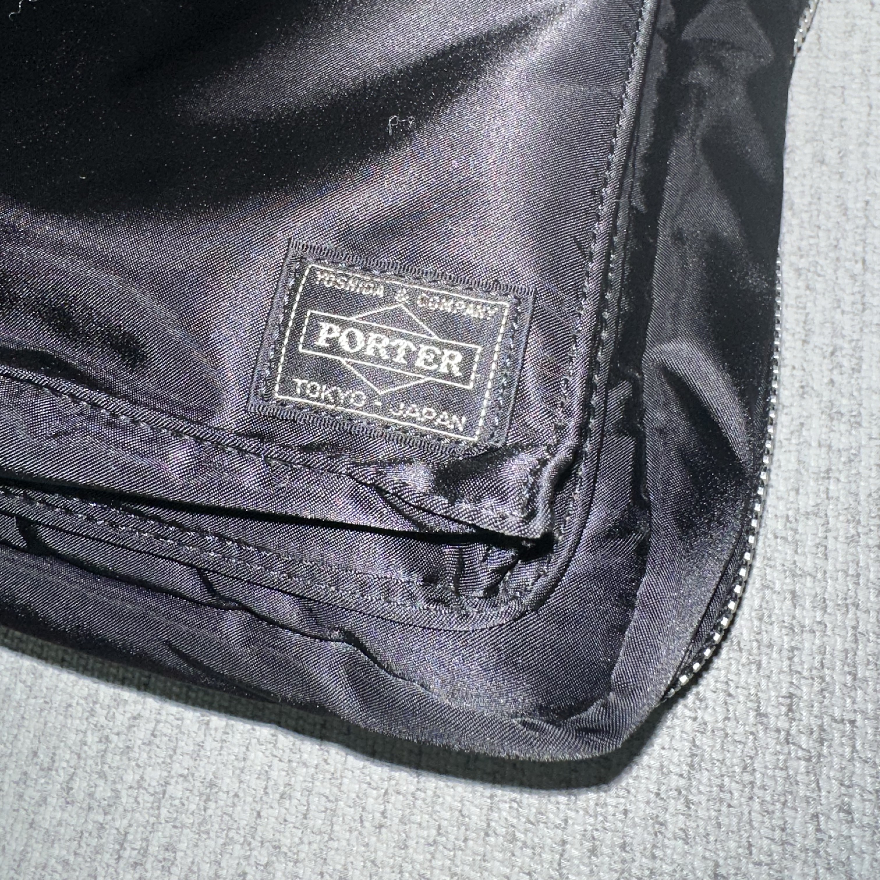 Porter Tanker 2Way Tote Bag Black 착용 스타일