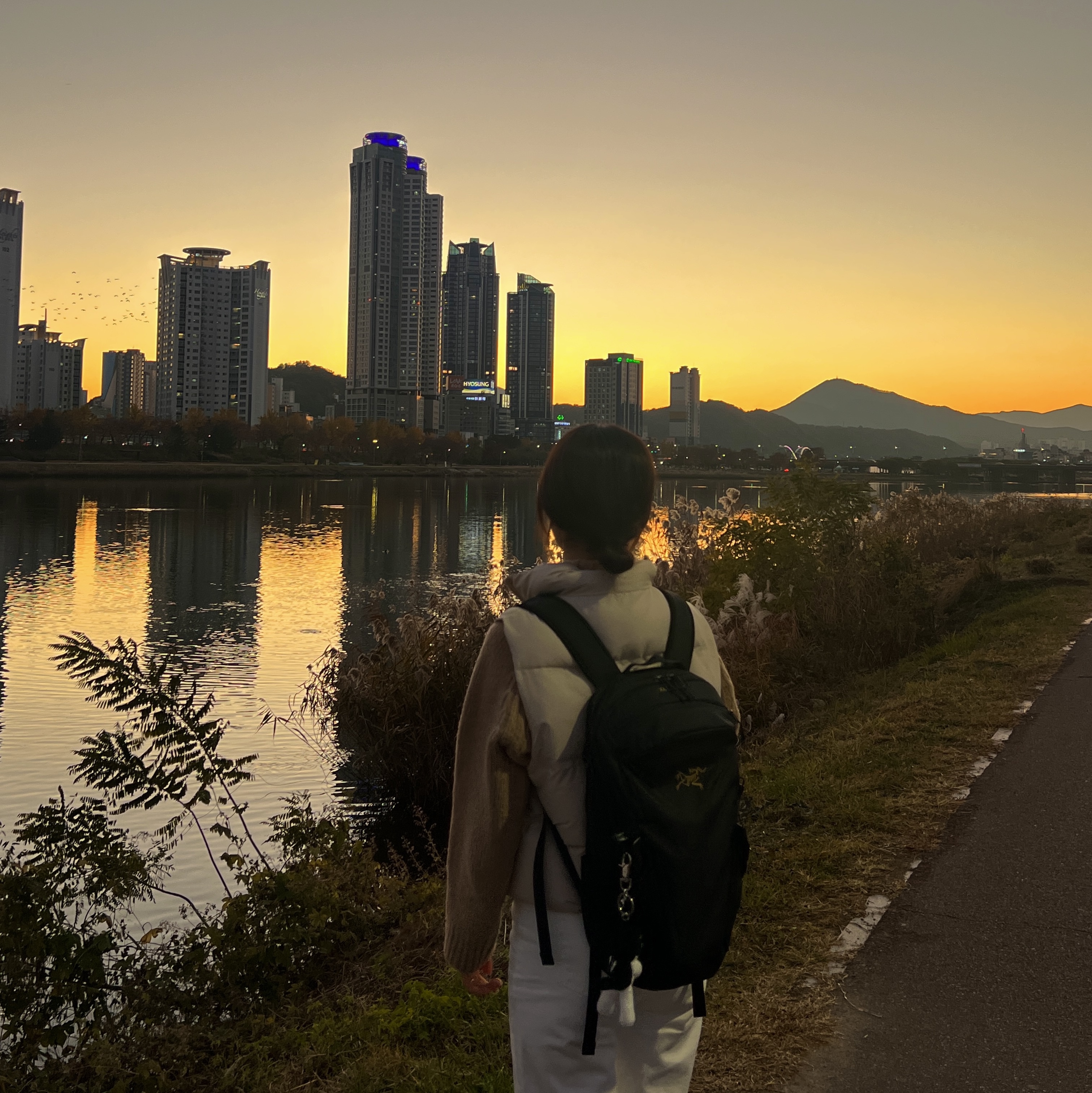 Arc'teryx Mantis 16 Backpack Black 착용 스타일