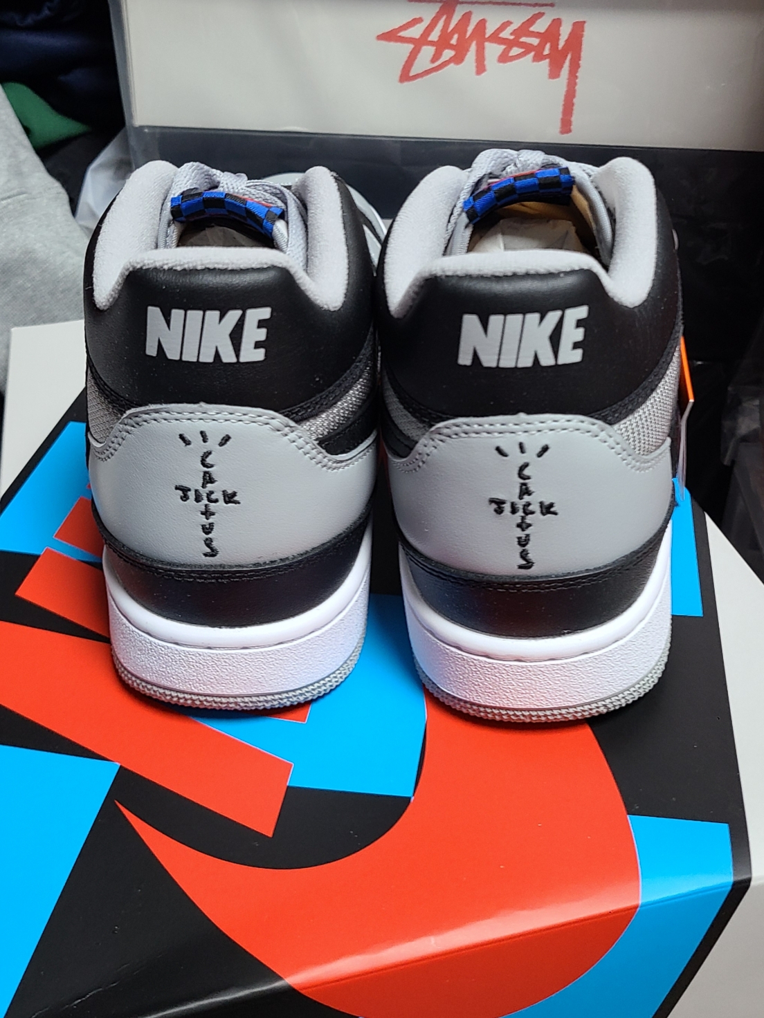 Nike x Travis Scott Mac Attack SP Light Smoke Grey 착용 스타일 - 3