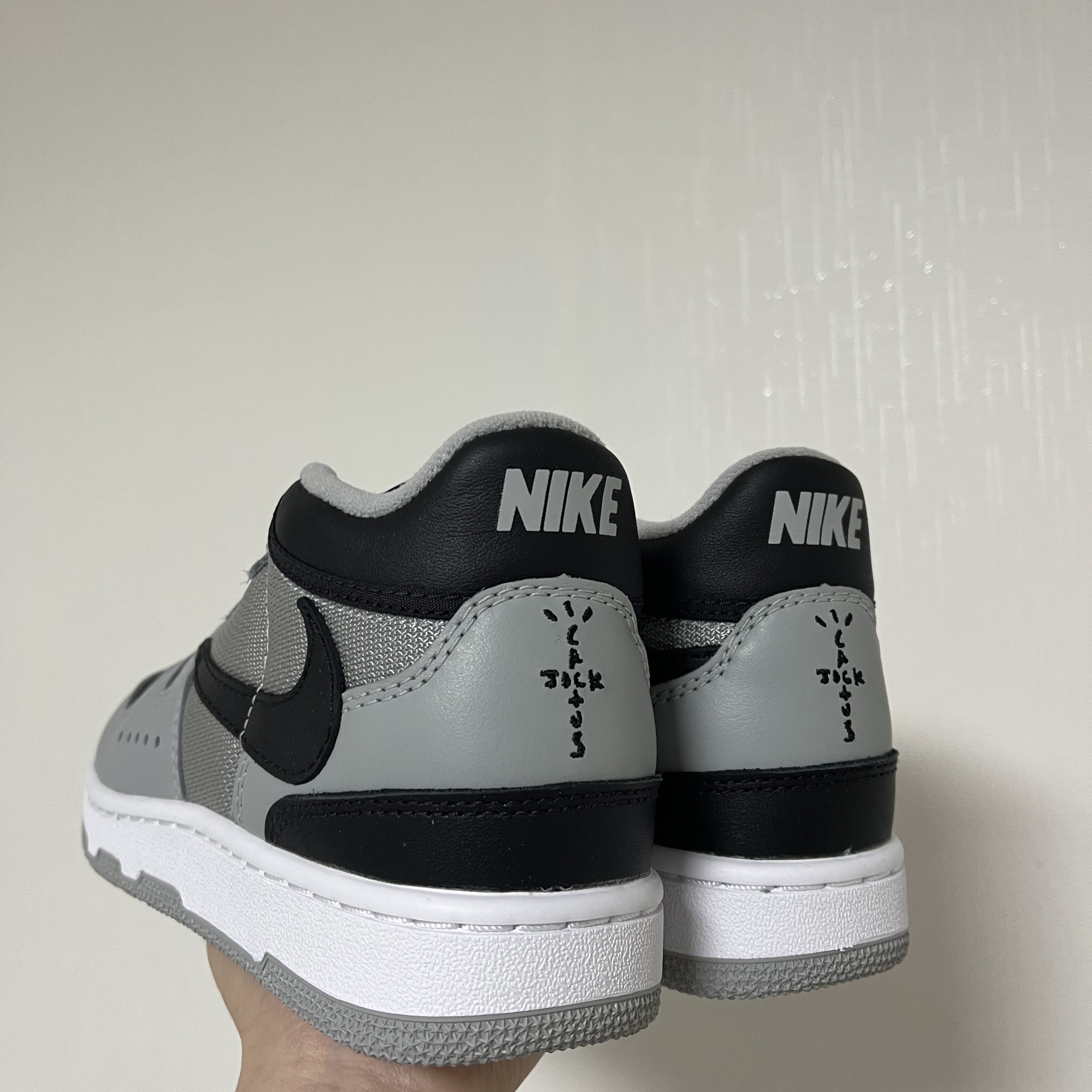 Nike x Travis Scott Mac Attack SP Light Smoke Grey 착용 스타일