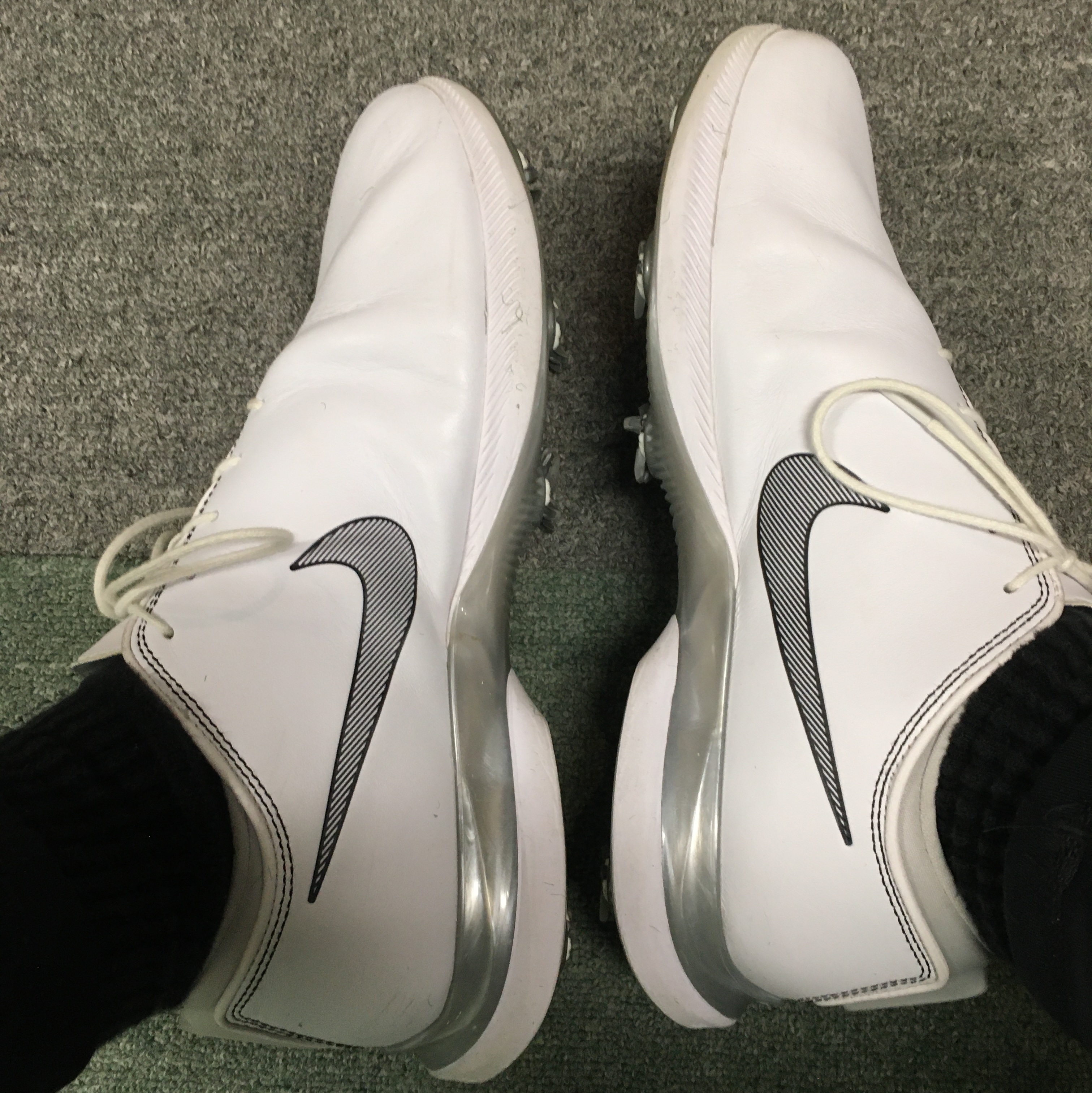 Nike Air Zoom Victory Tour 2 Wide White Metallic Platinum 착용 스타일