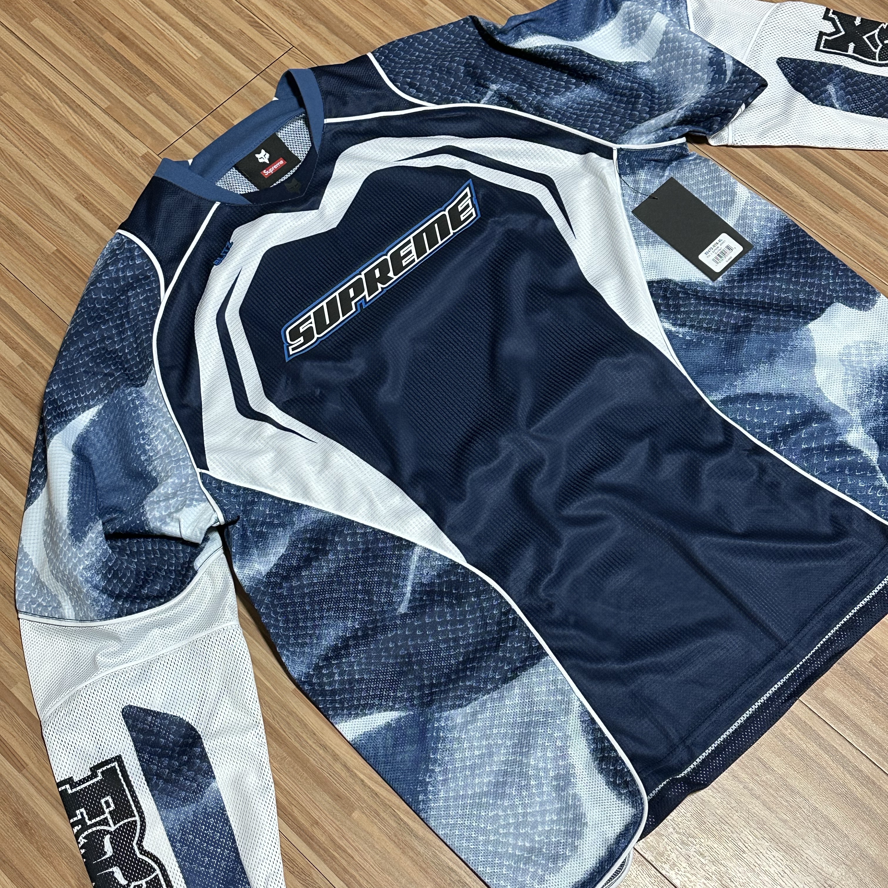 Supreme x Fox Racing Jersey Navy - 23FW 착용 스타일