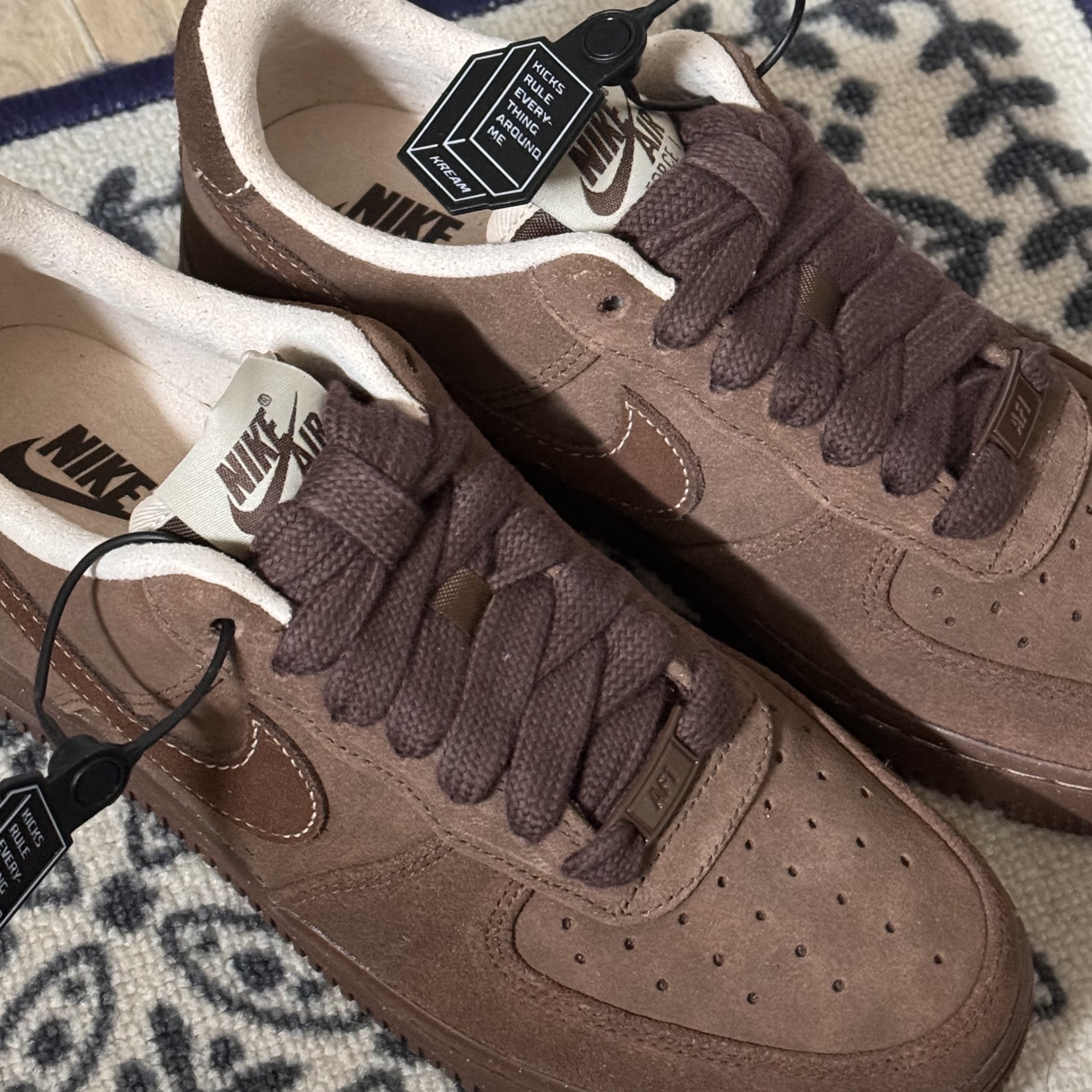 (W) Nike Air Force 1 '07 Cacao Wow, Nike Air Force 1 '07 Low White 착용 스타일 - 1