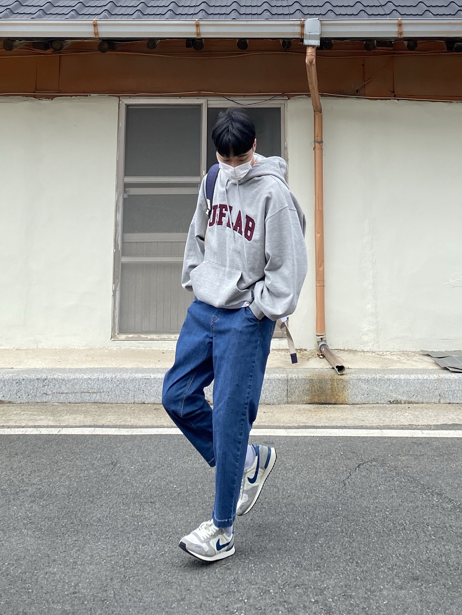 Nike Air Vortex Wolf Grey Blue Force 착용 스타일