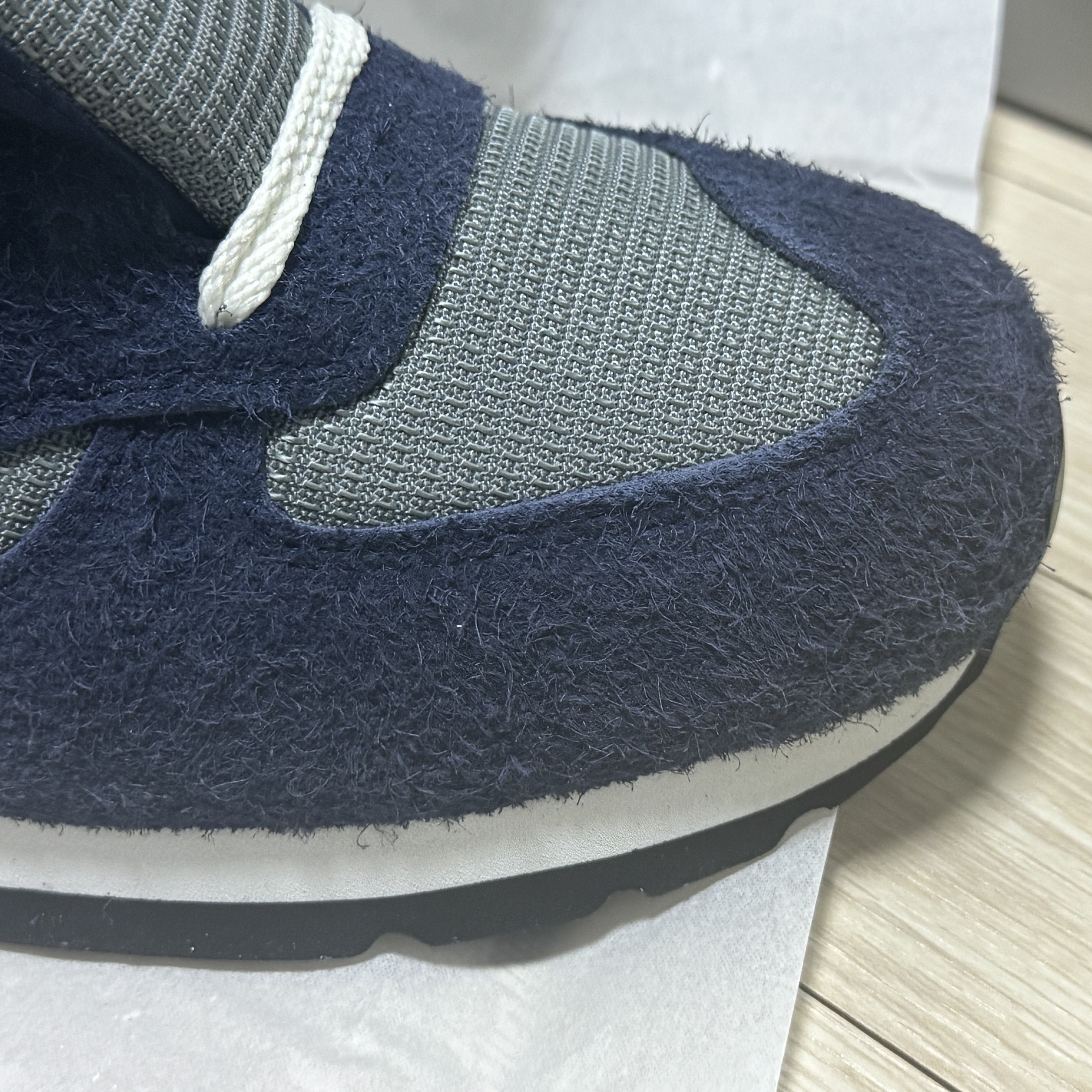 New Balance x Carhartt WIP 990v1 Made in USA Sculpture Center 착용 스타일 - 5
