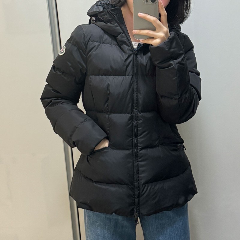 (W) Moncler Avoce Short Down Jacket Black - 23FW 착용 스타일 - 1
