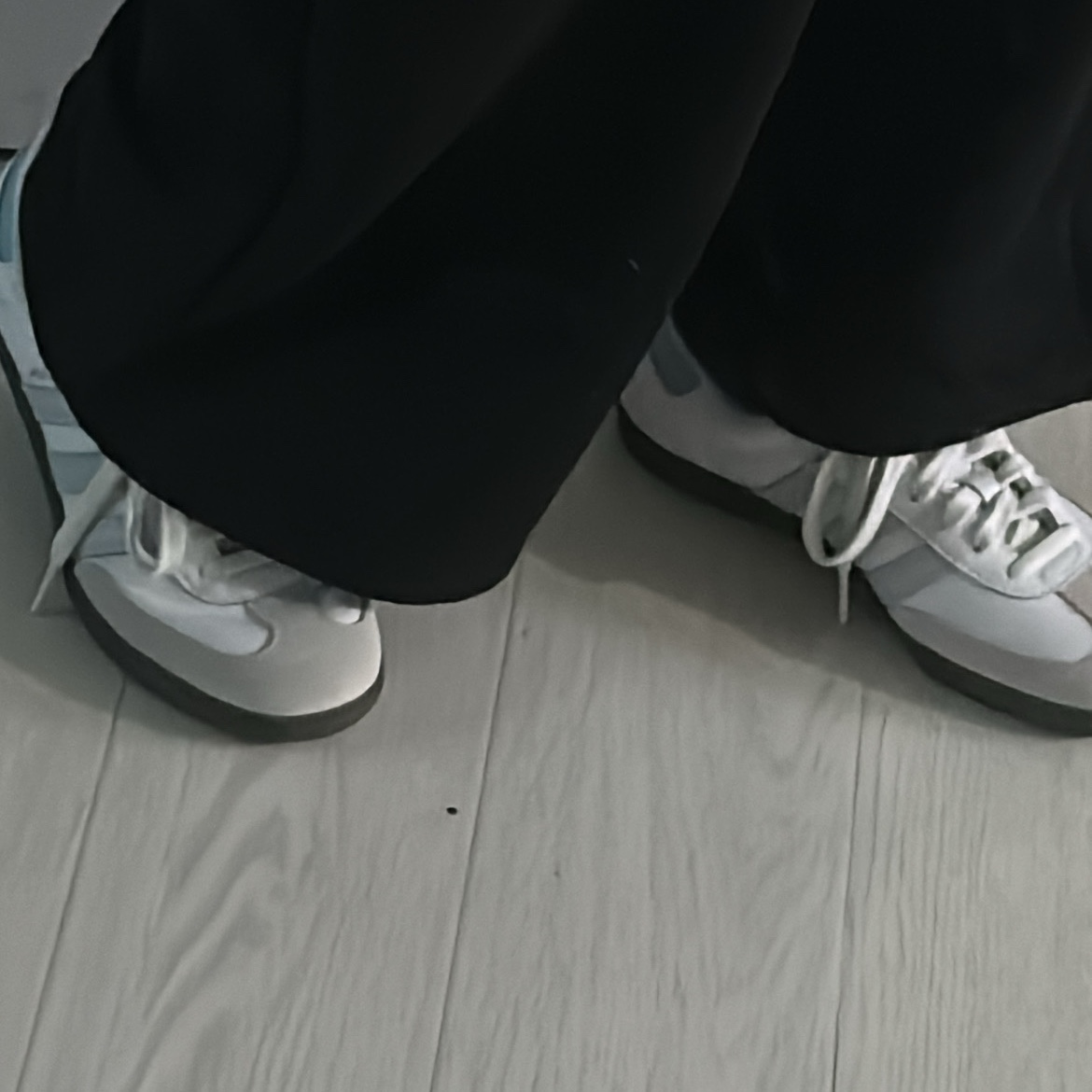 Adidas Samba OG Core White Halo Blue 착용 스타일