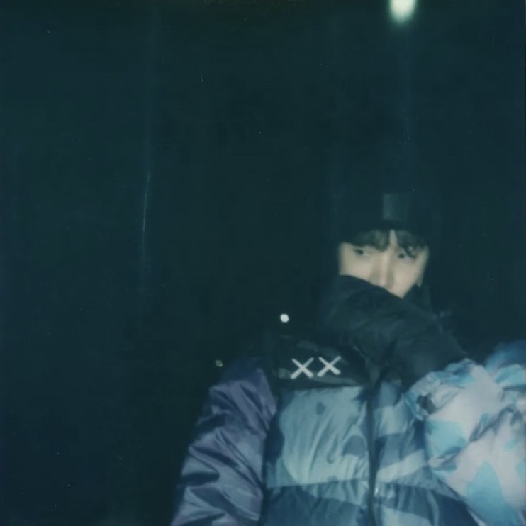 The North Face x Kaws 1996 Retro Nuptse Jacket Monterey Blue 착용 스타일 - 2