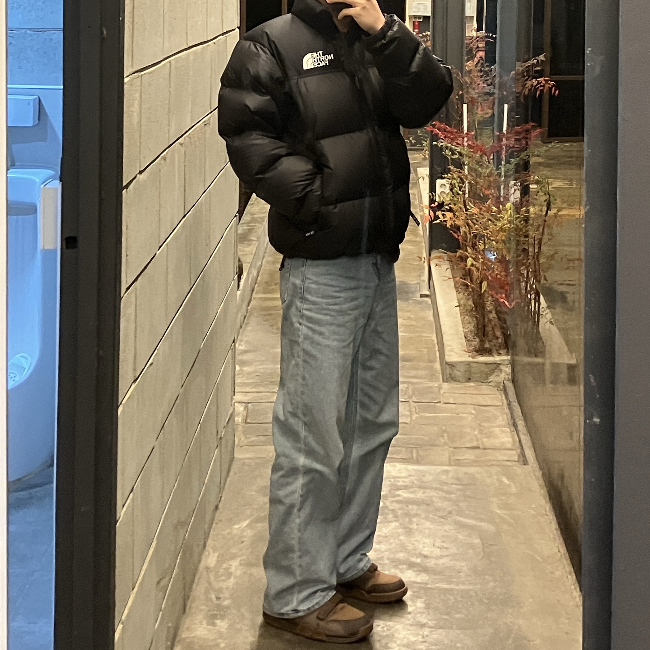 The North Face 1996 Eco Nuptse Jacket Black, Nike x Travis Scott Air Trainer 1 Archaeo Brown and Rust Pink 착용 스타일