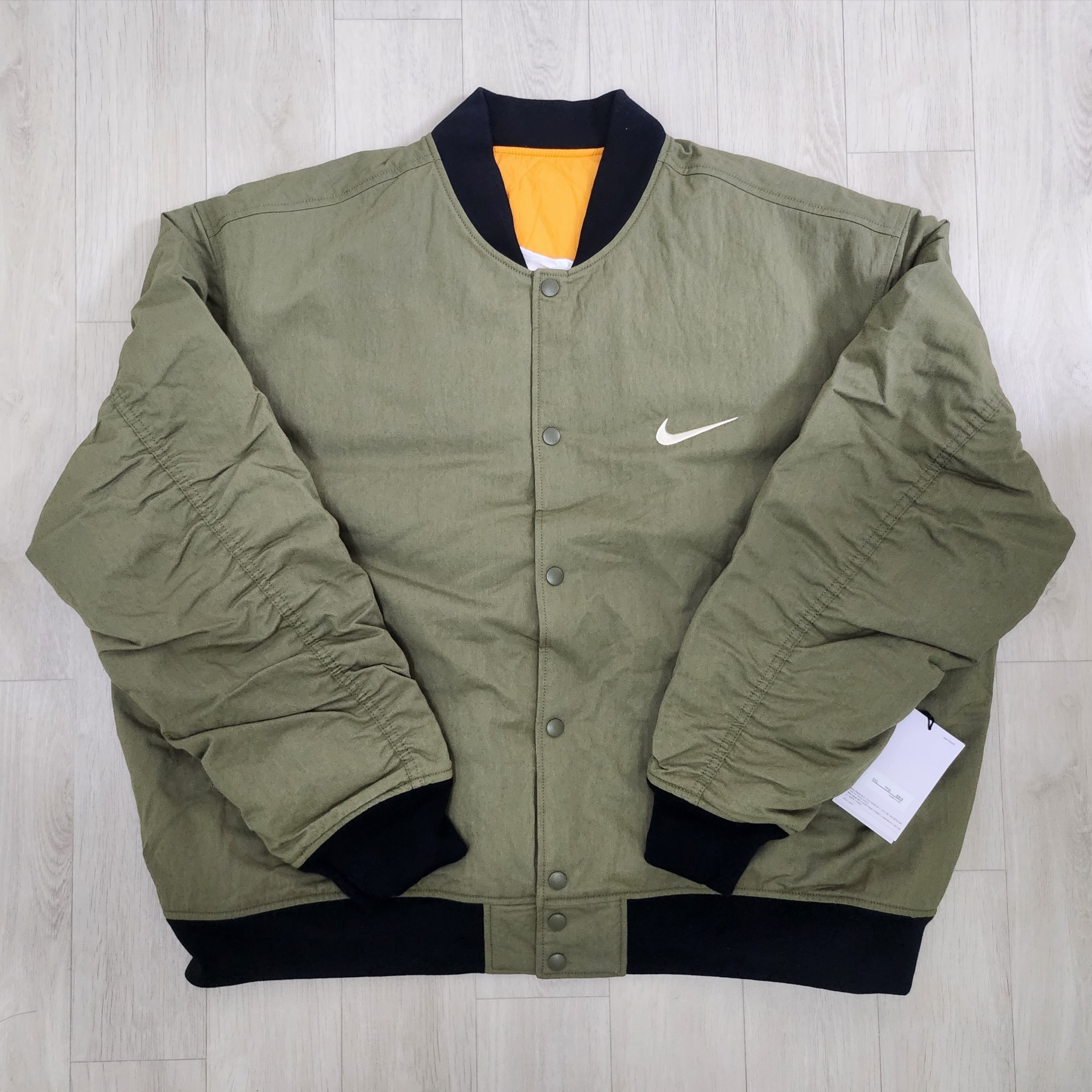 Nike x Stussy Reversible Jacket Medium Olive (FJ9153-222) 착용 스타일 - 2