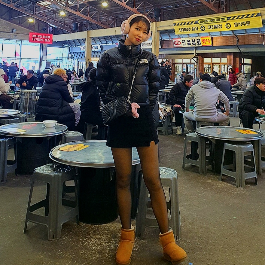 Prada Medium Diagram Leather Shoulder Bag Black, (W) UGG Classic Mini II Boots Chestnut 착용 스타일 - 1