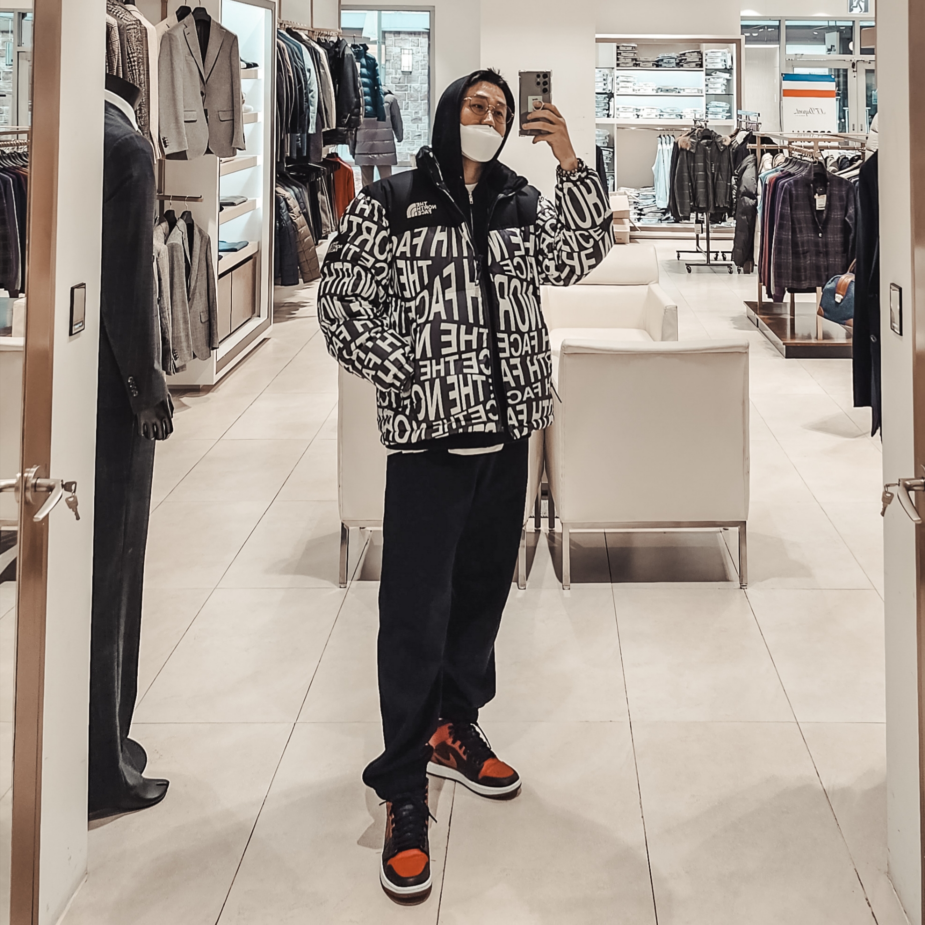 The North Face White Label Novelty Nuptse Down Jacket P Black, Jordan 1 Mid Bred Banned 2020 착용 스타일