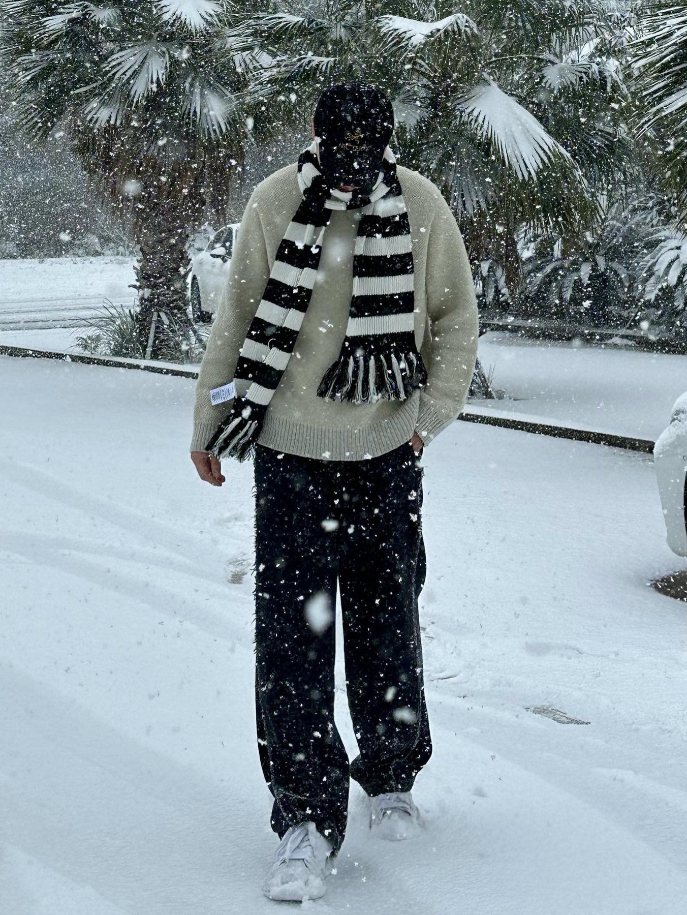 Stussy 8 Ball Heavy Brushed Mohair Sweater Cream, Maison Mihara Yasuhiro Blakey OG Sole Canvas Low-top Sneakers White 착용 스타일 - 2