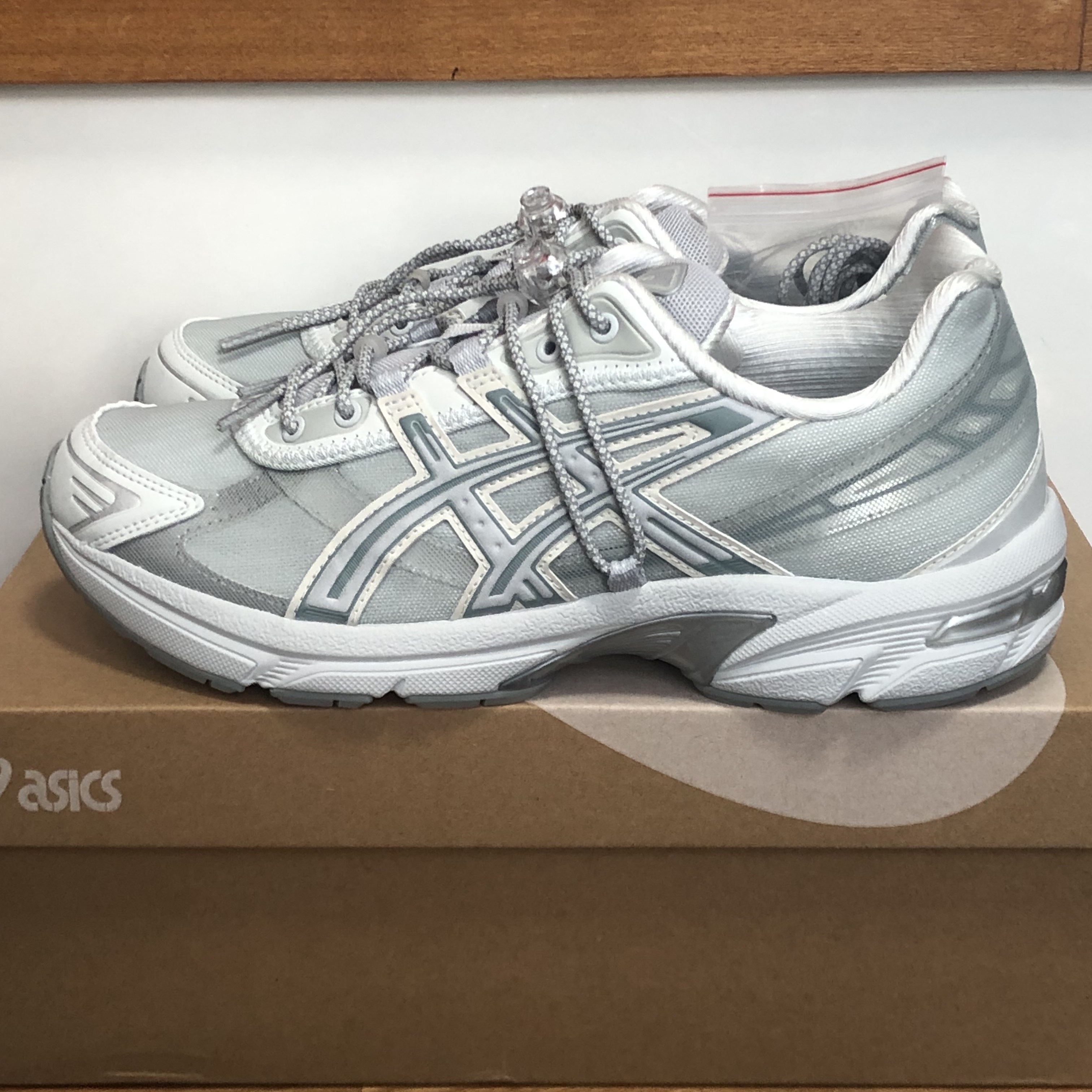 Asics x Atmos x Ojos Gel-1130 RE Glacier Grey Pure Silver 착용 스타일