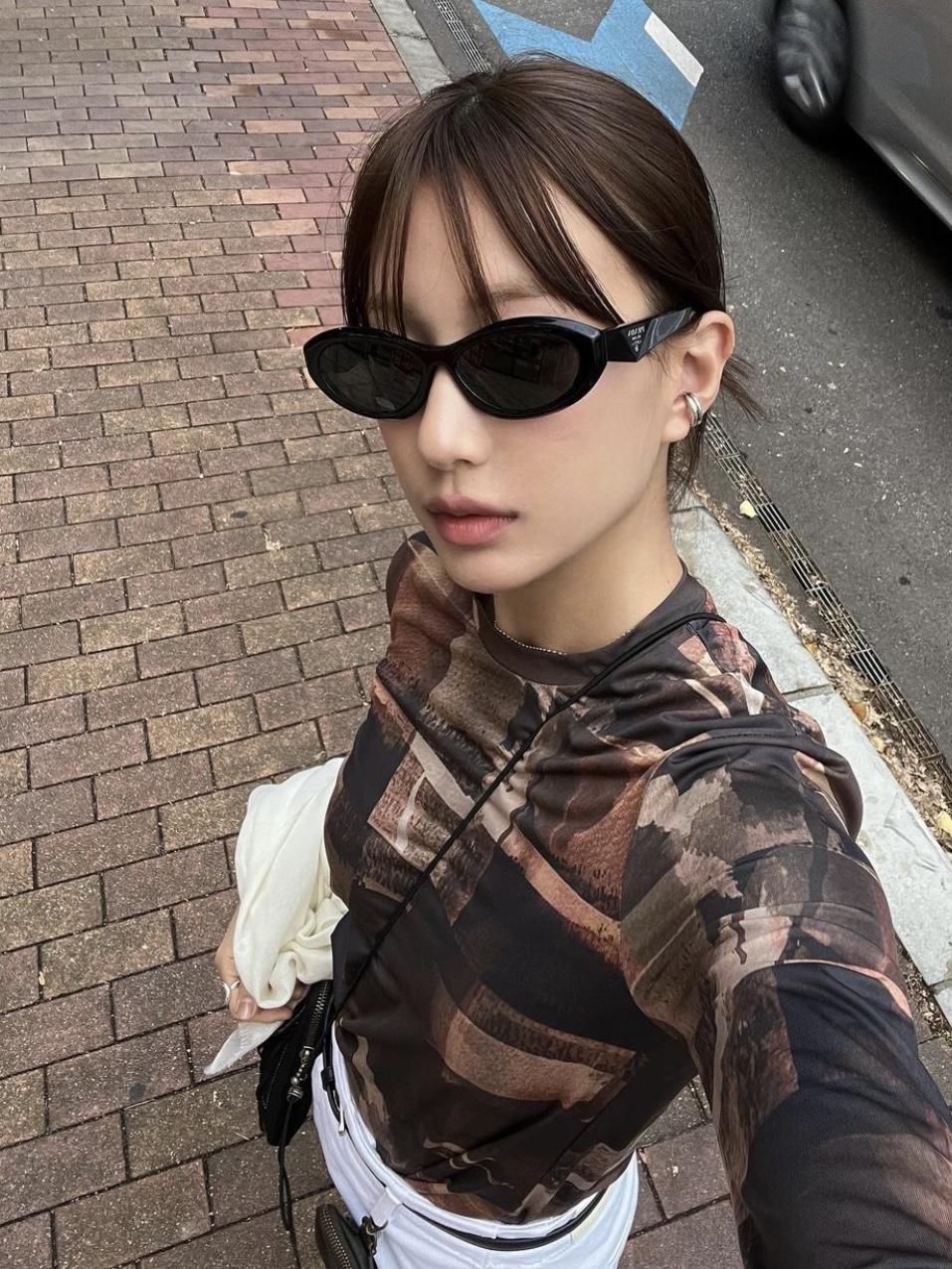 Prada Symbole Sunglasses Slate Gray Lenses Alternative fit 착용 스타일