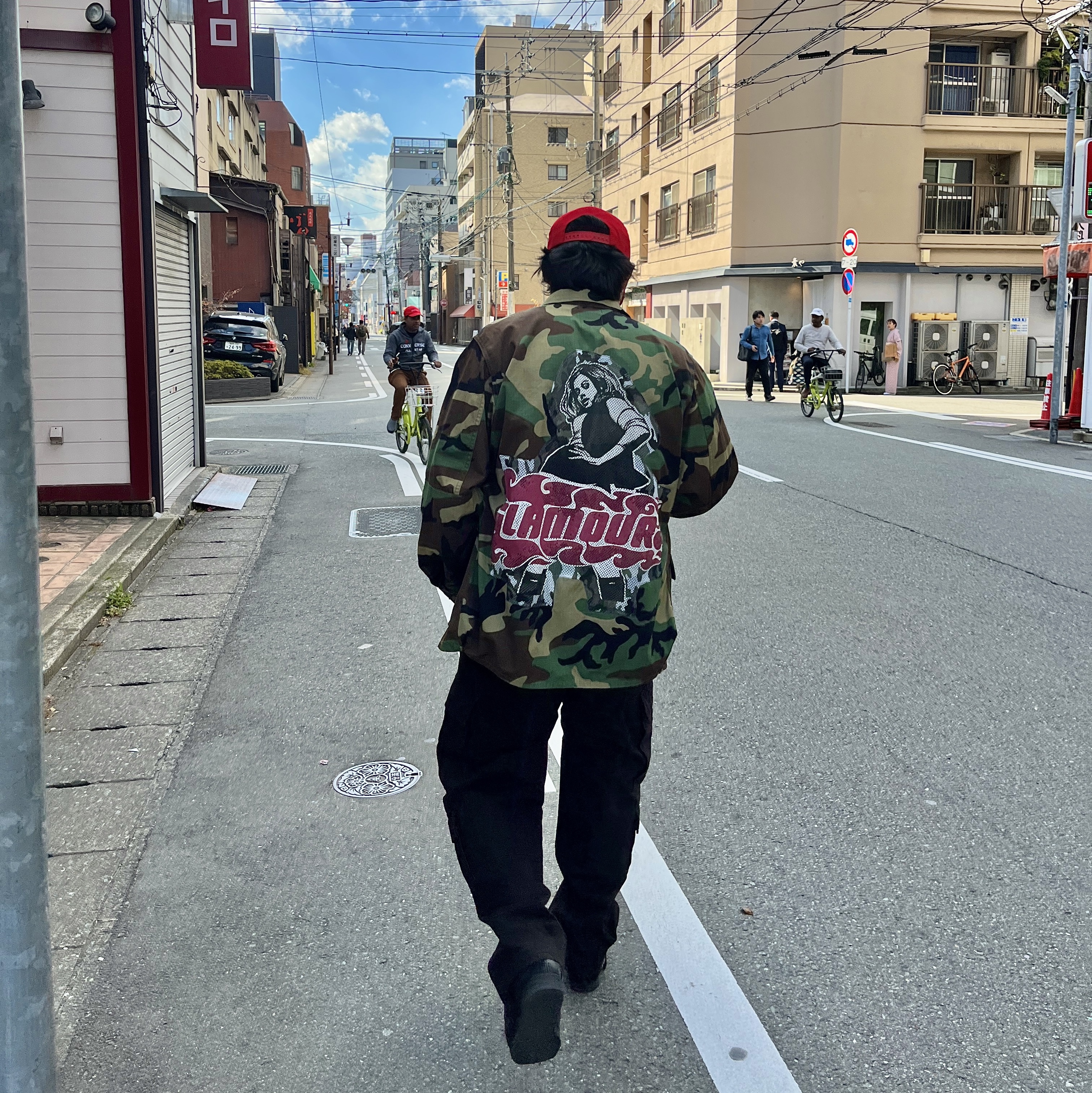 Supreme Peace Embroidered Beanie Navy - 23FW, Supreme Double Knee Denim Utility Pants Red Camo - 22SS 착용 스타일 - 3
