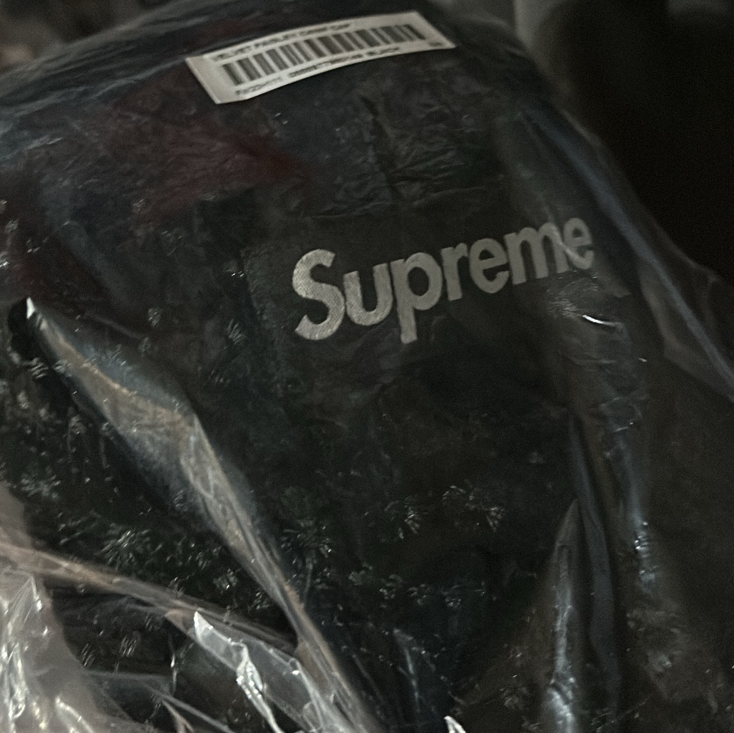 Supreme Velvet Paisley Camp Cap Black - 23FW 착용 스타일