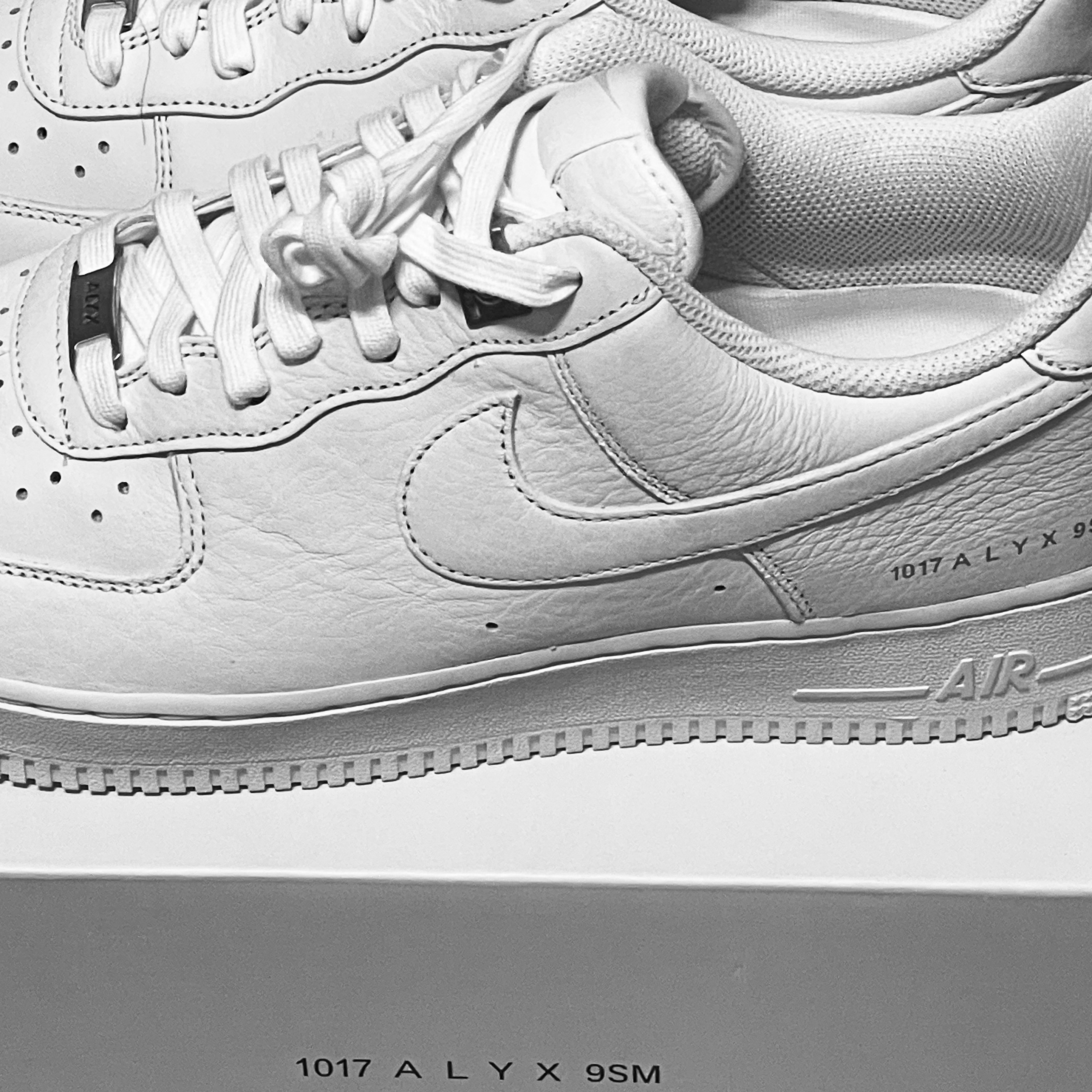 Nike x 1017 Alyx 9SM Air Force 1 Low SP White 착용 스타일 - 1
