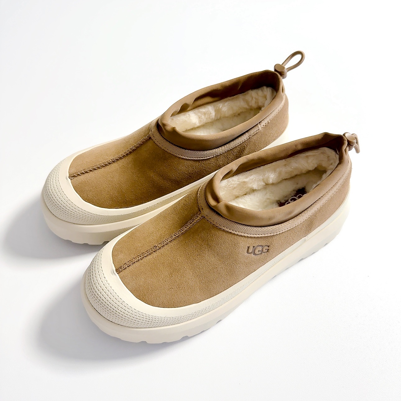 UGG Tasman Weather Hybrid Chestnut Whitecap 착용 스타일 - 2
