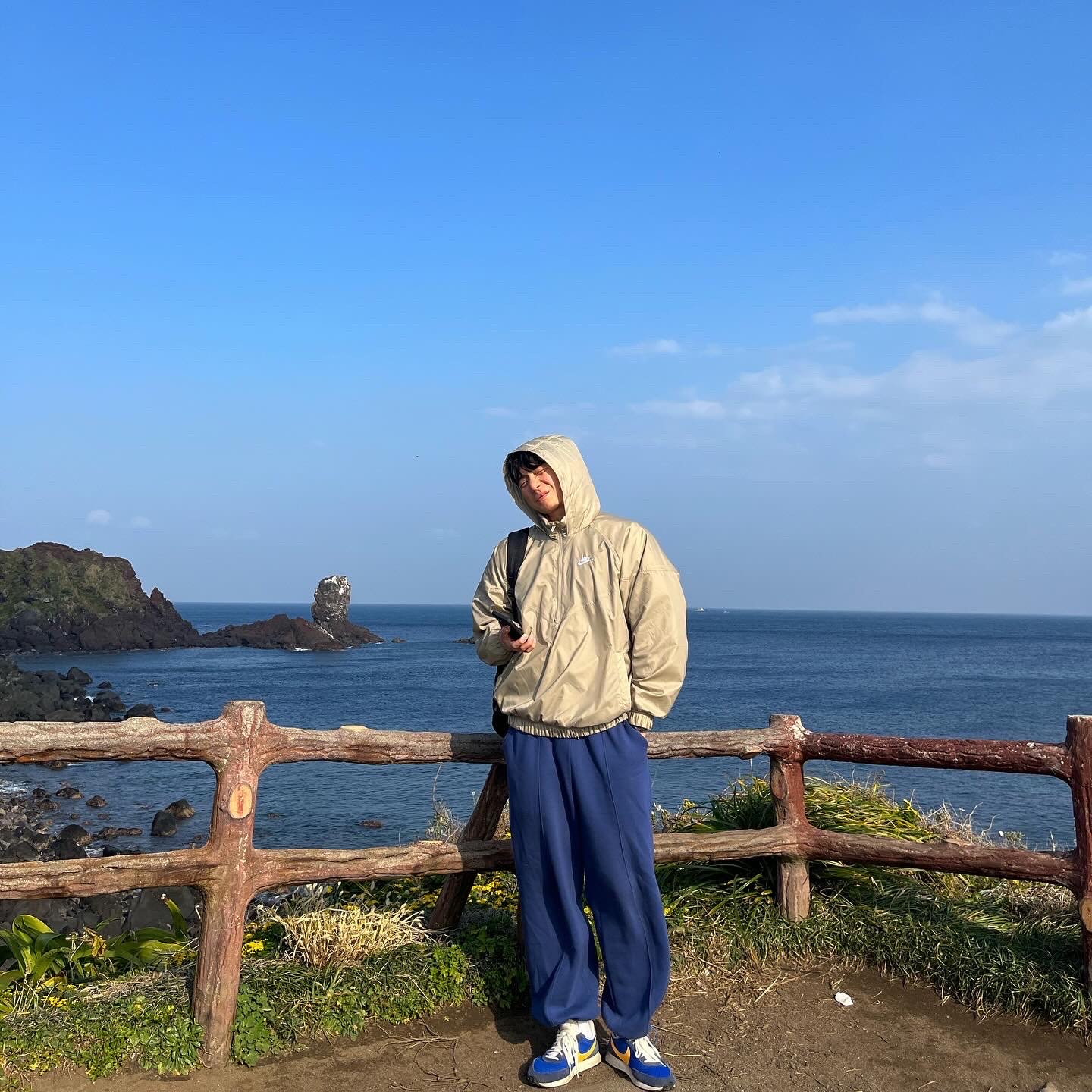 나이키 에어 테일윈드 79 게임 로얄, 나이키 NSW 윈드러너 언라인드 우븐 아노락 자켓 카키 - 아시아 착용 스타일 - 1