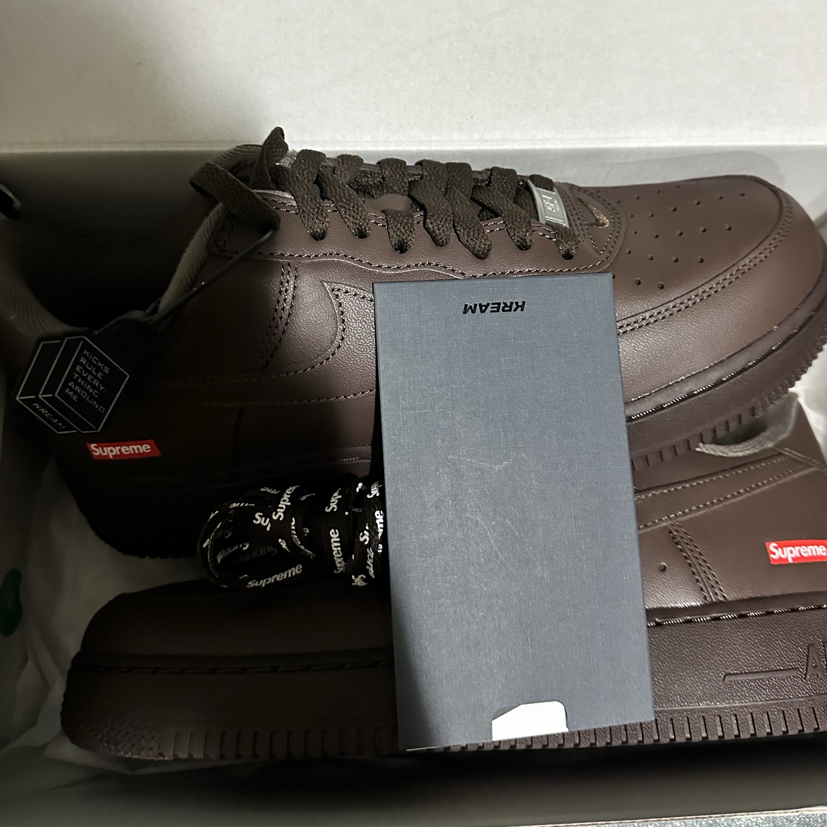 Nike x Supreme Air Force 1 Low Baroque Brown 착용 스타일