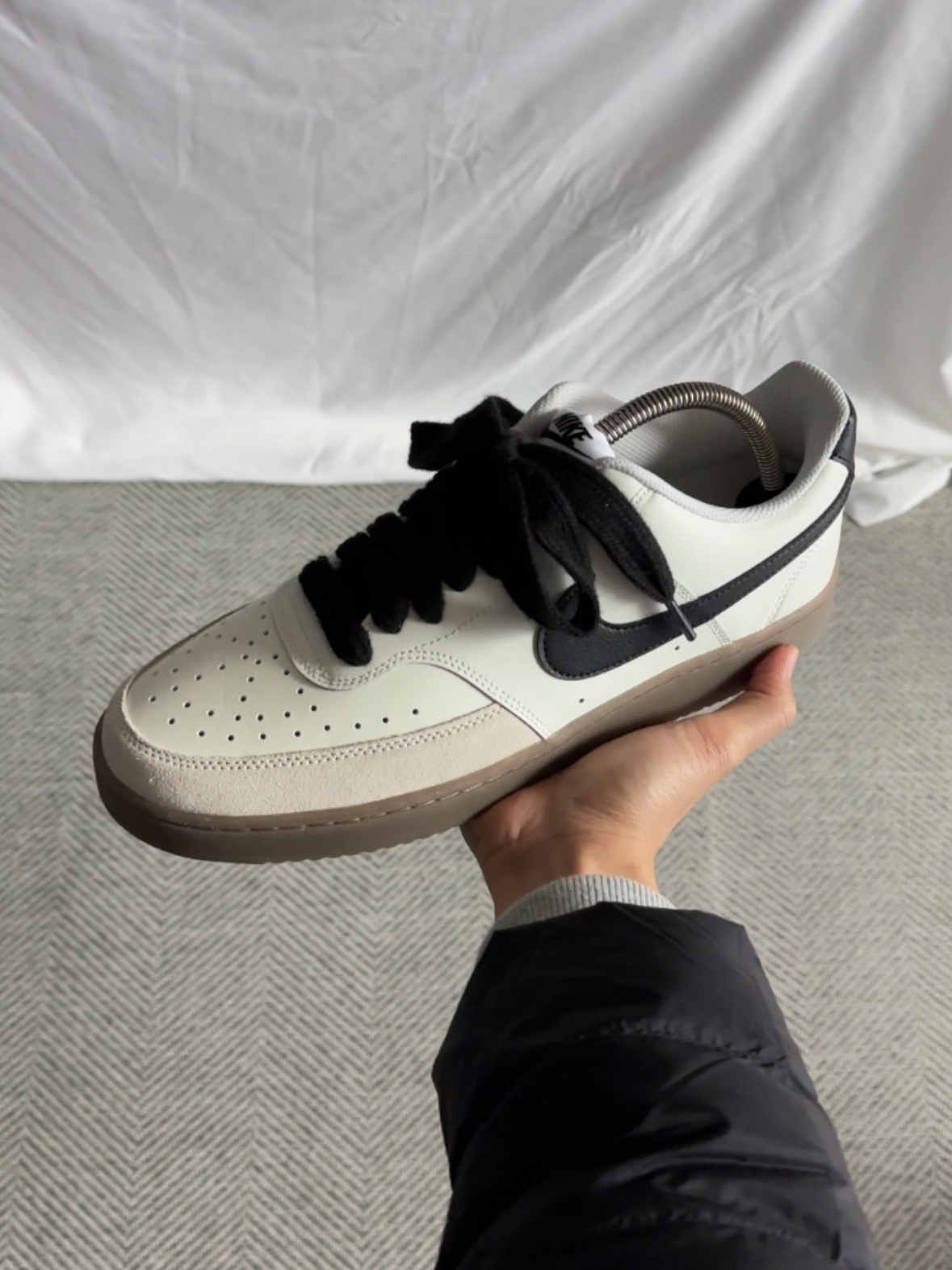 Nike Court Vision Low Sail Light Orewood Brown 착용 스타일
