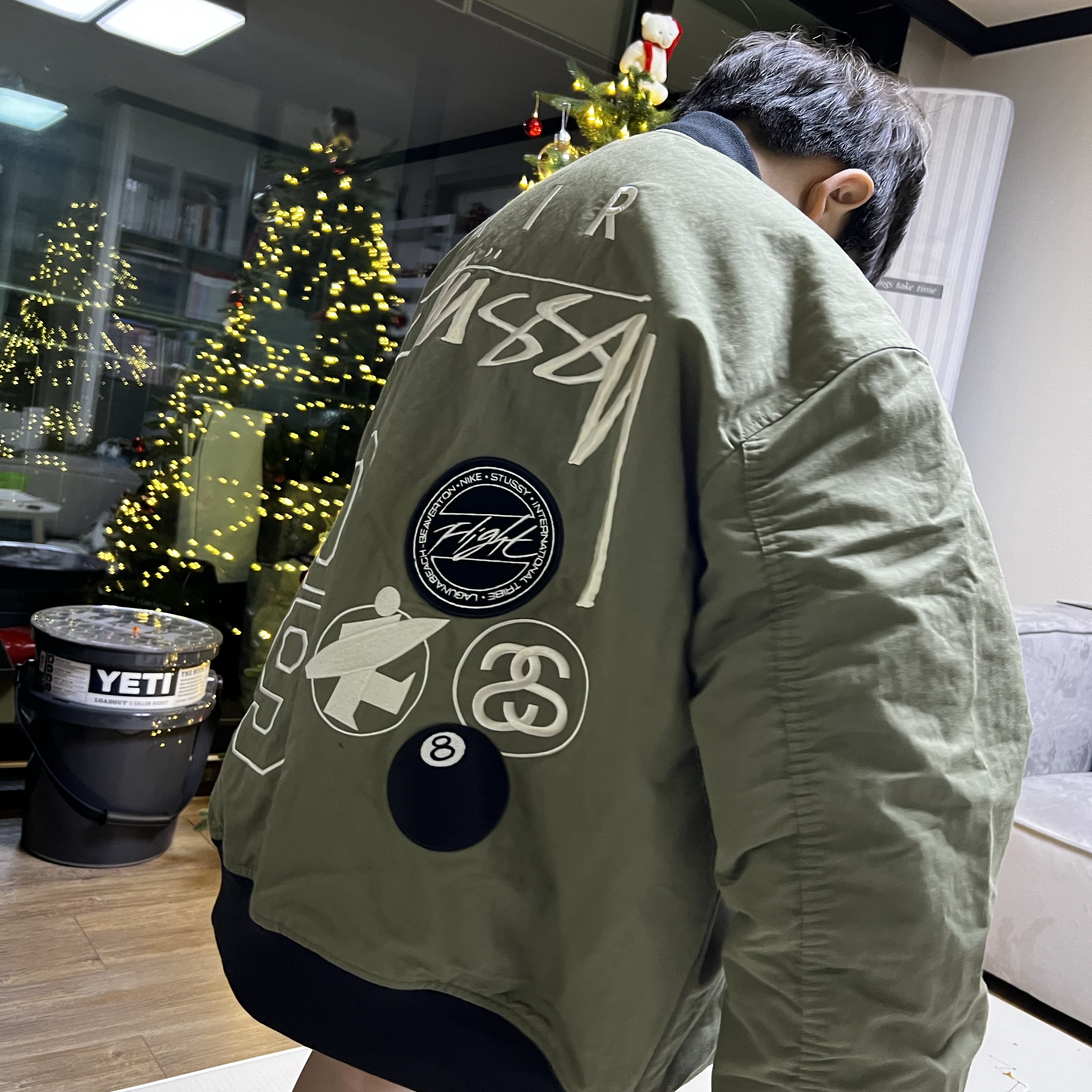 Nike x Stussy Reversible Jacket Medium Olive (FJ9153-222) 착용 스타일 - 1
